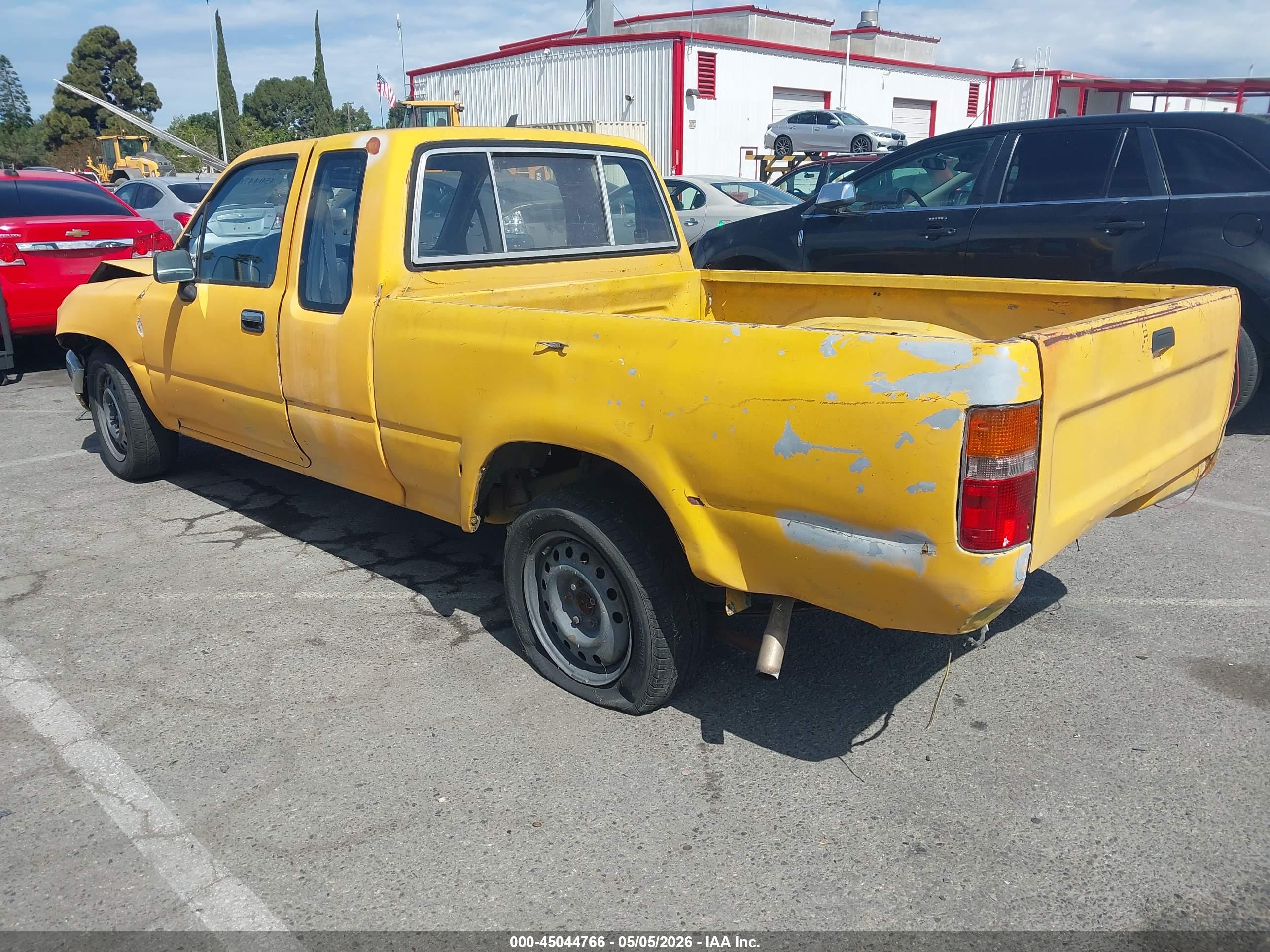 TOYOTA PICKUP image 3