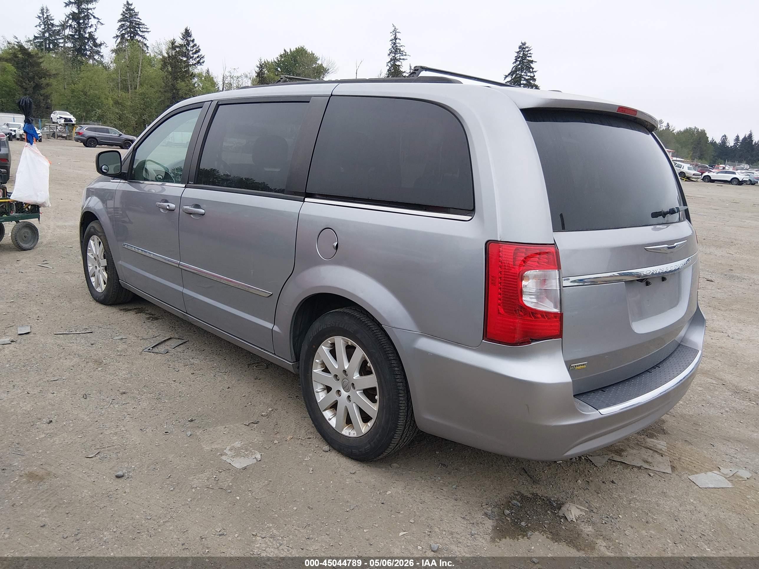 CHRYSLER TOWN image 3
