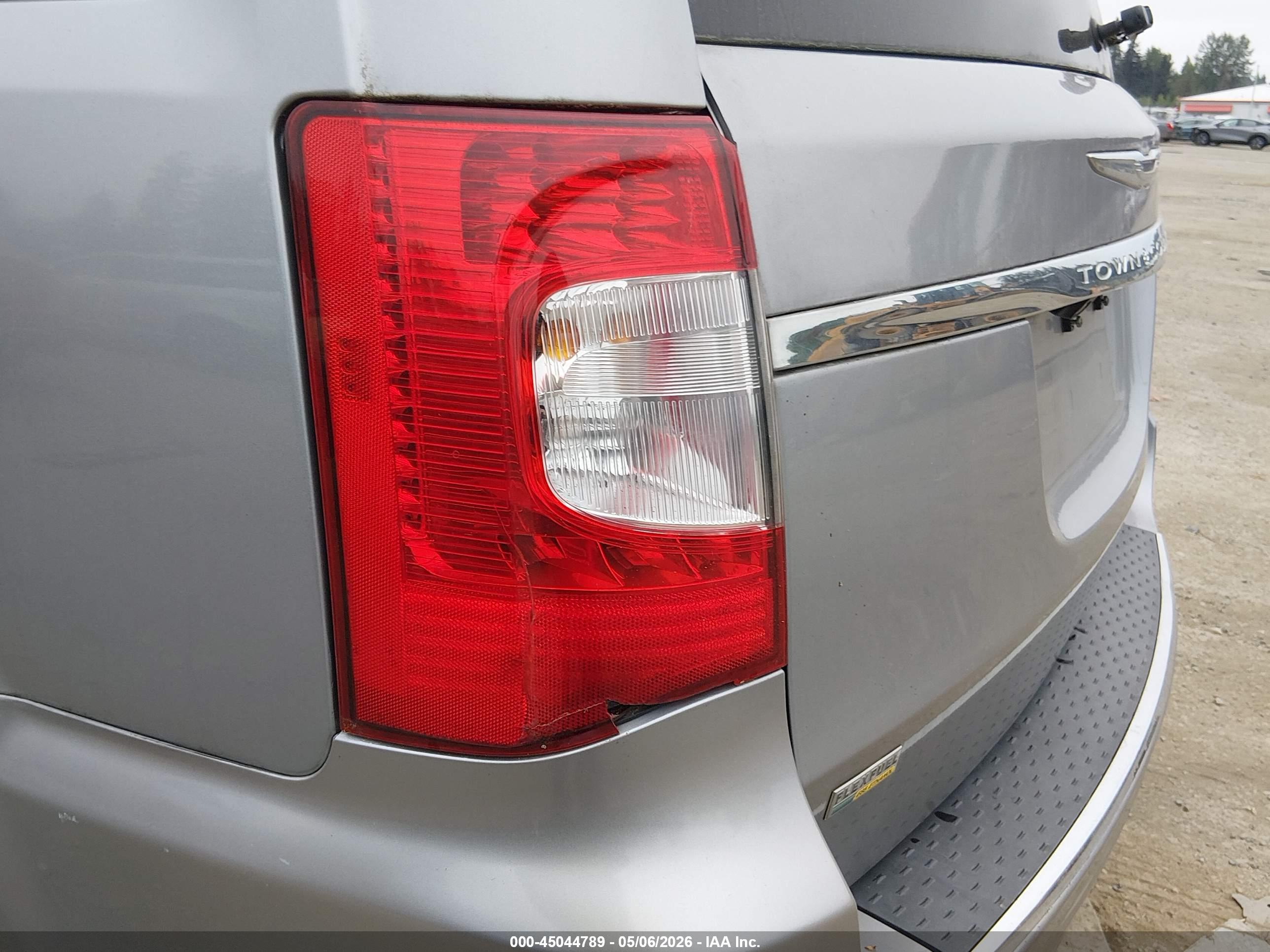 CHRYSLER TOWN image 6