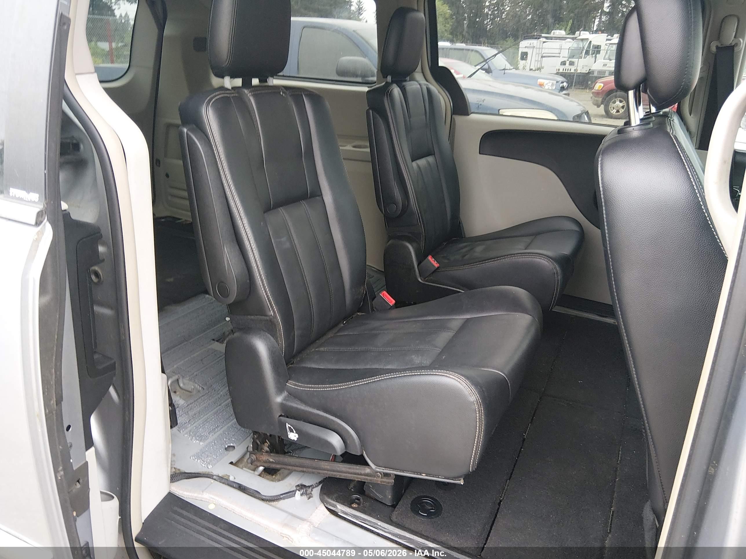 CHRYSLER TOWN image 8