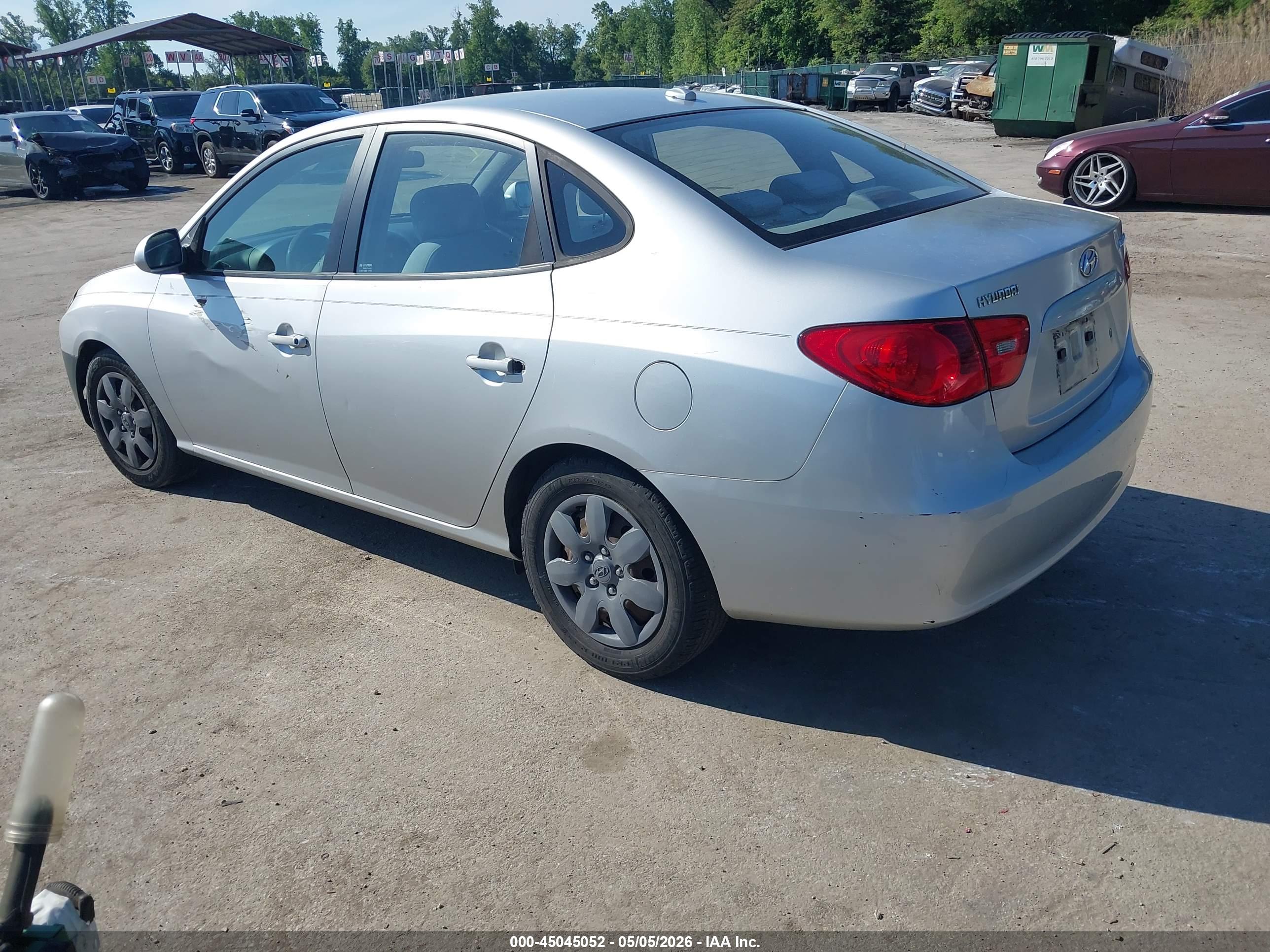 HYUNDAI ELANTRA image 3