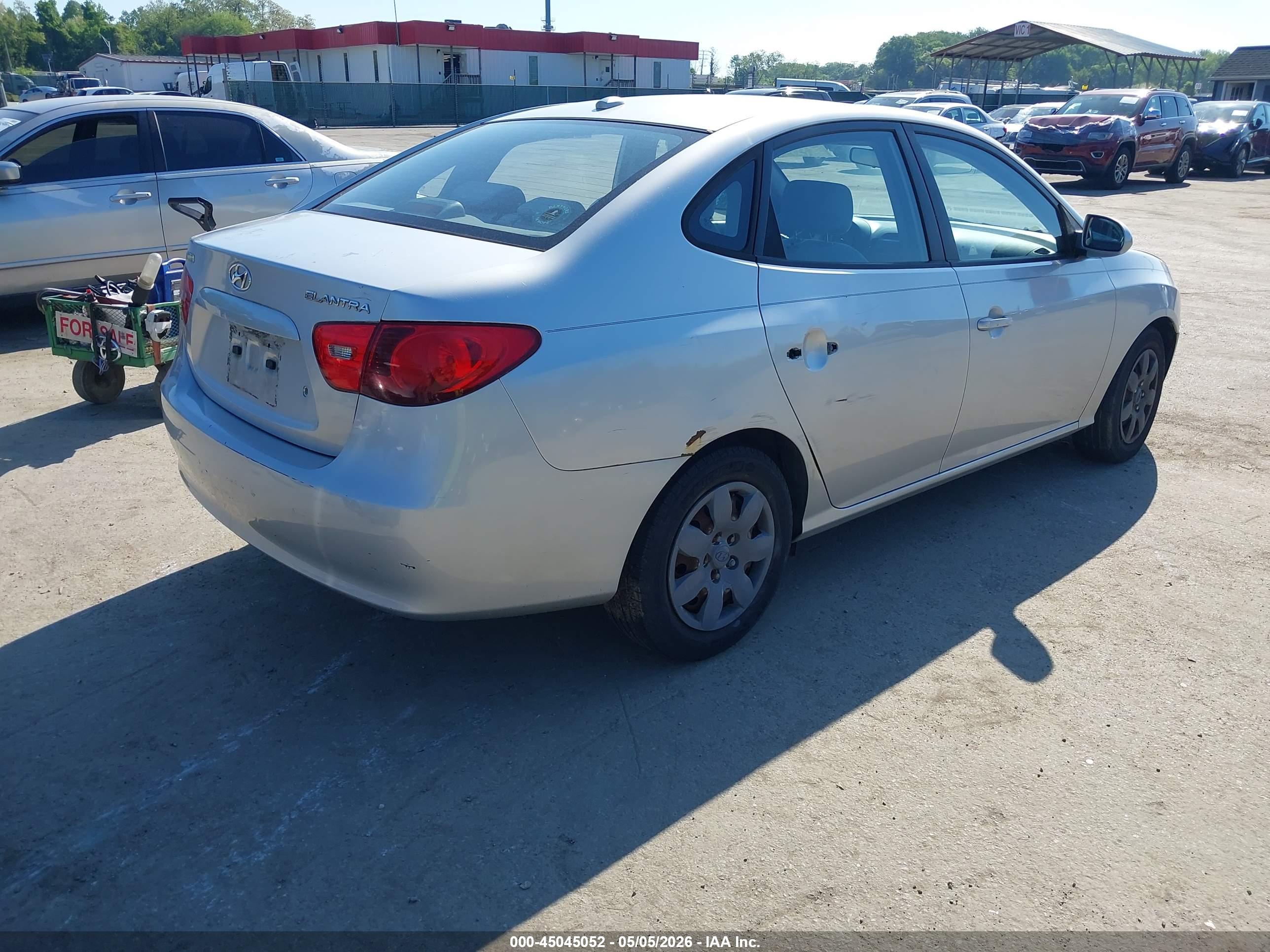HYUNDAI ELANTRA image 4