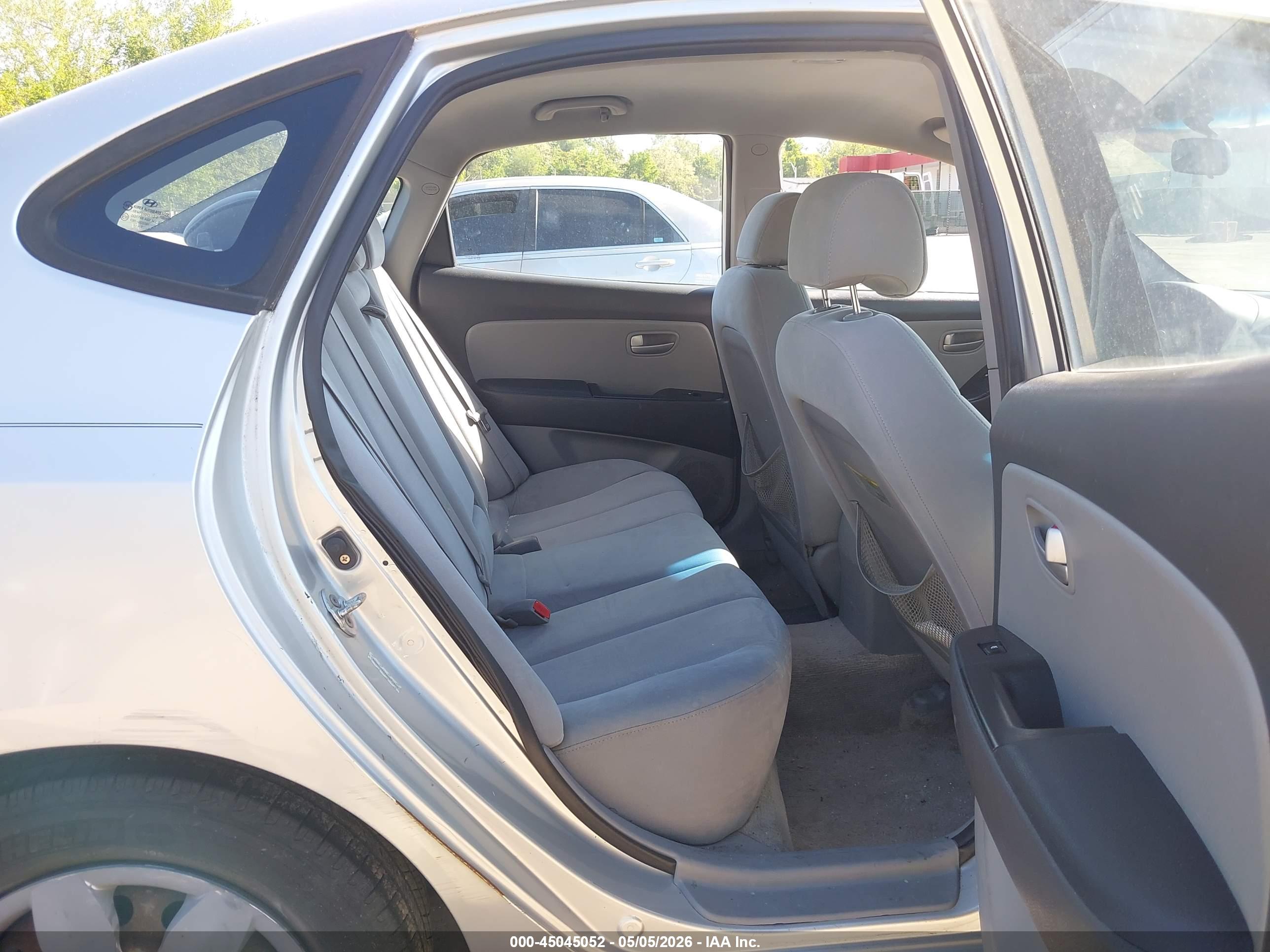 HYUNDAI ELANTRA image 8