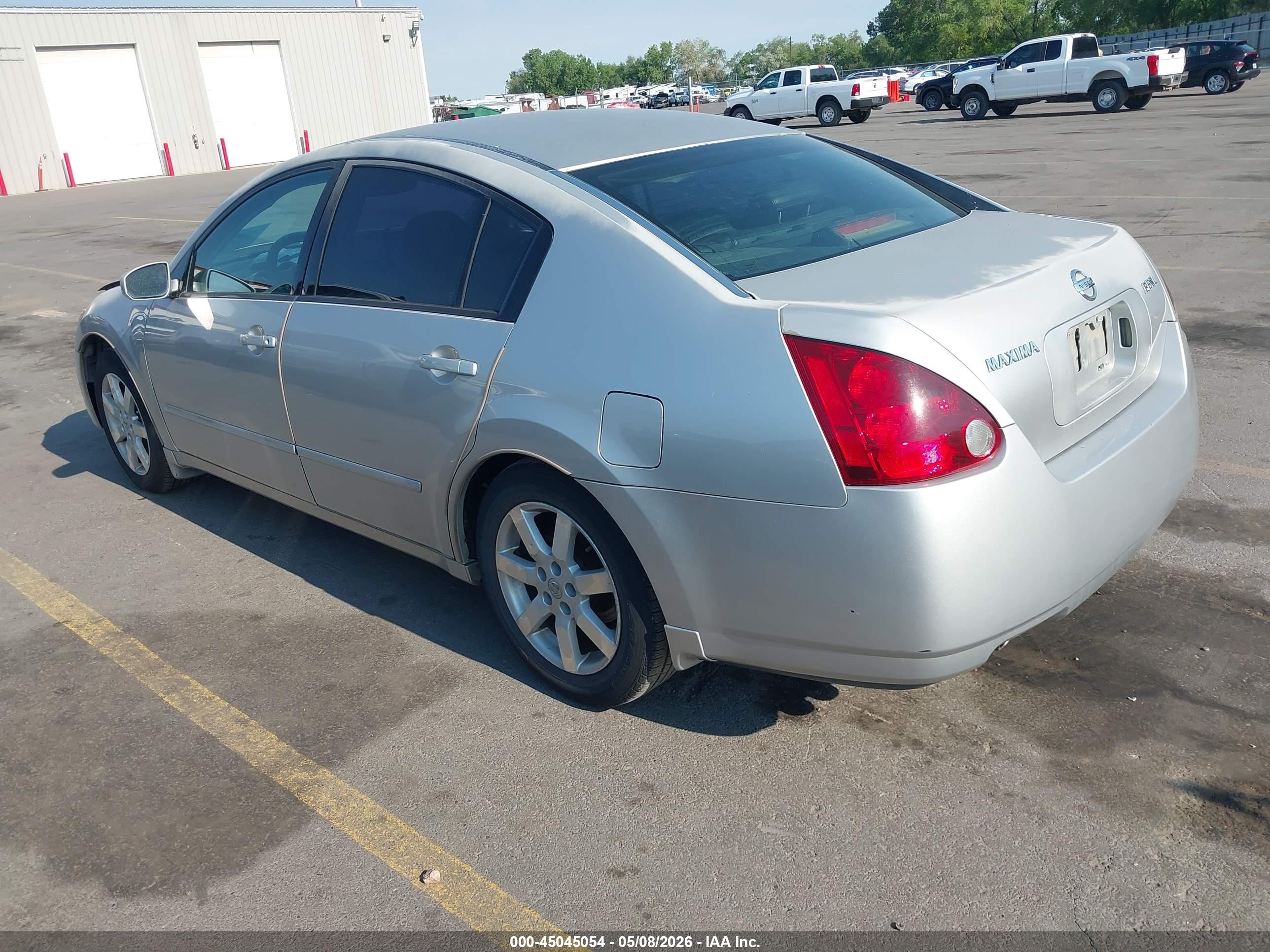NISSAN MAXIMA image 3