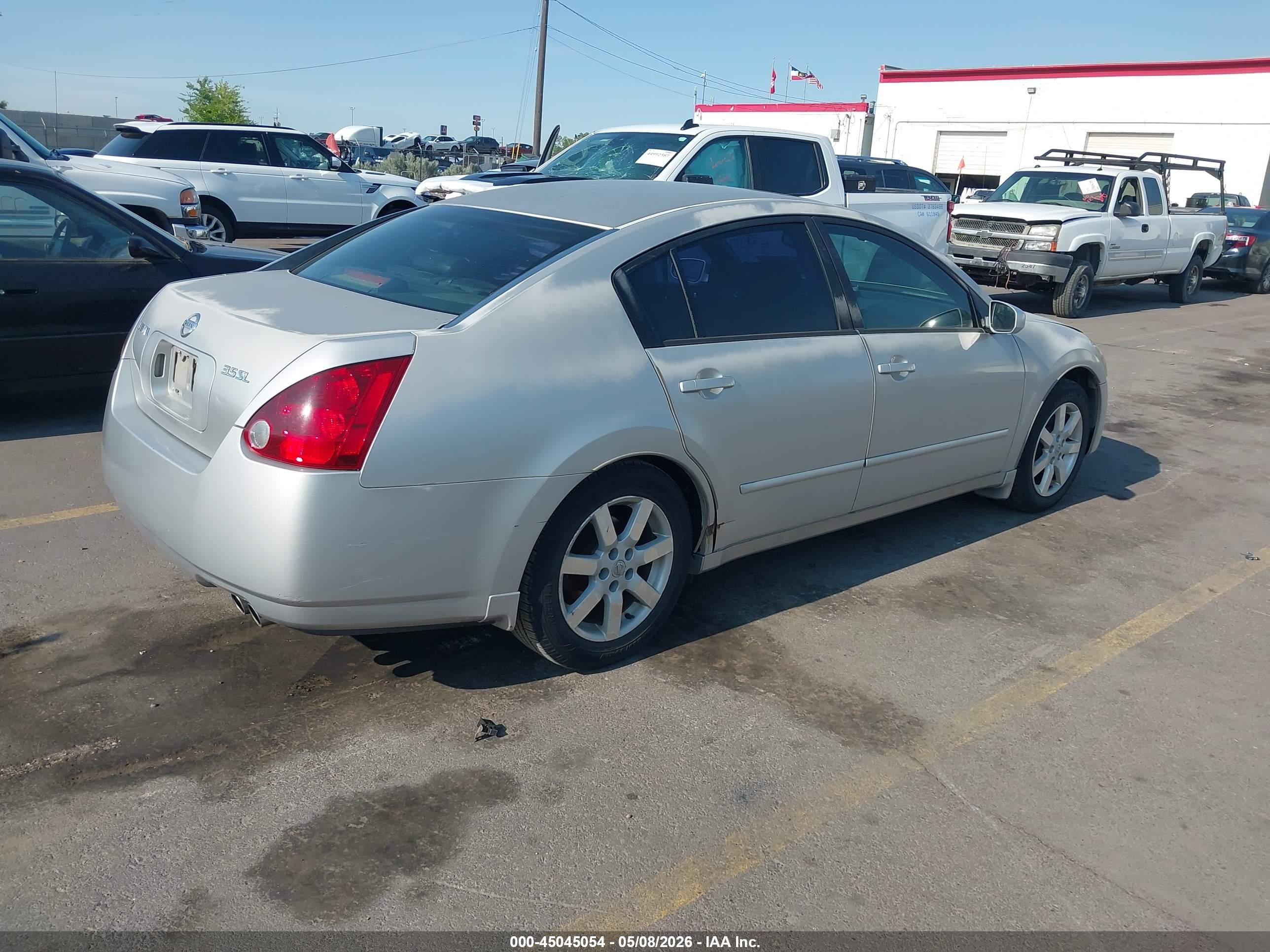 NISSAN MAXIMA image 4