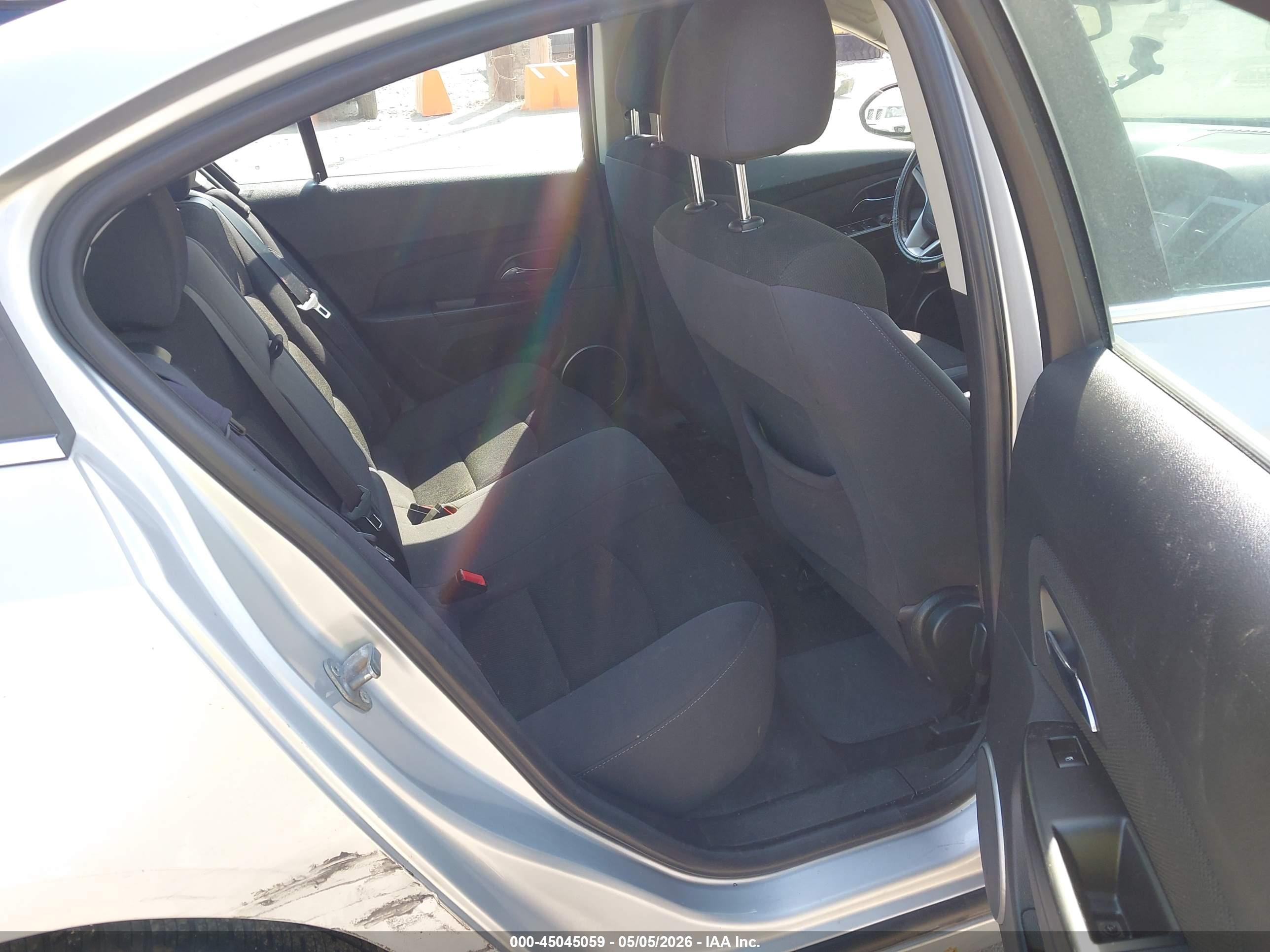 CHEVROLET CRUZE image 8