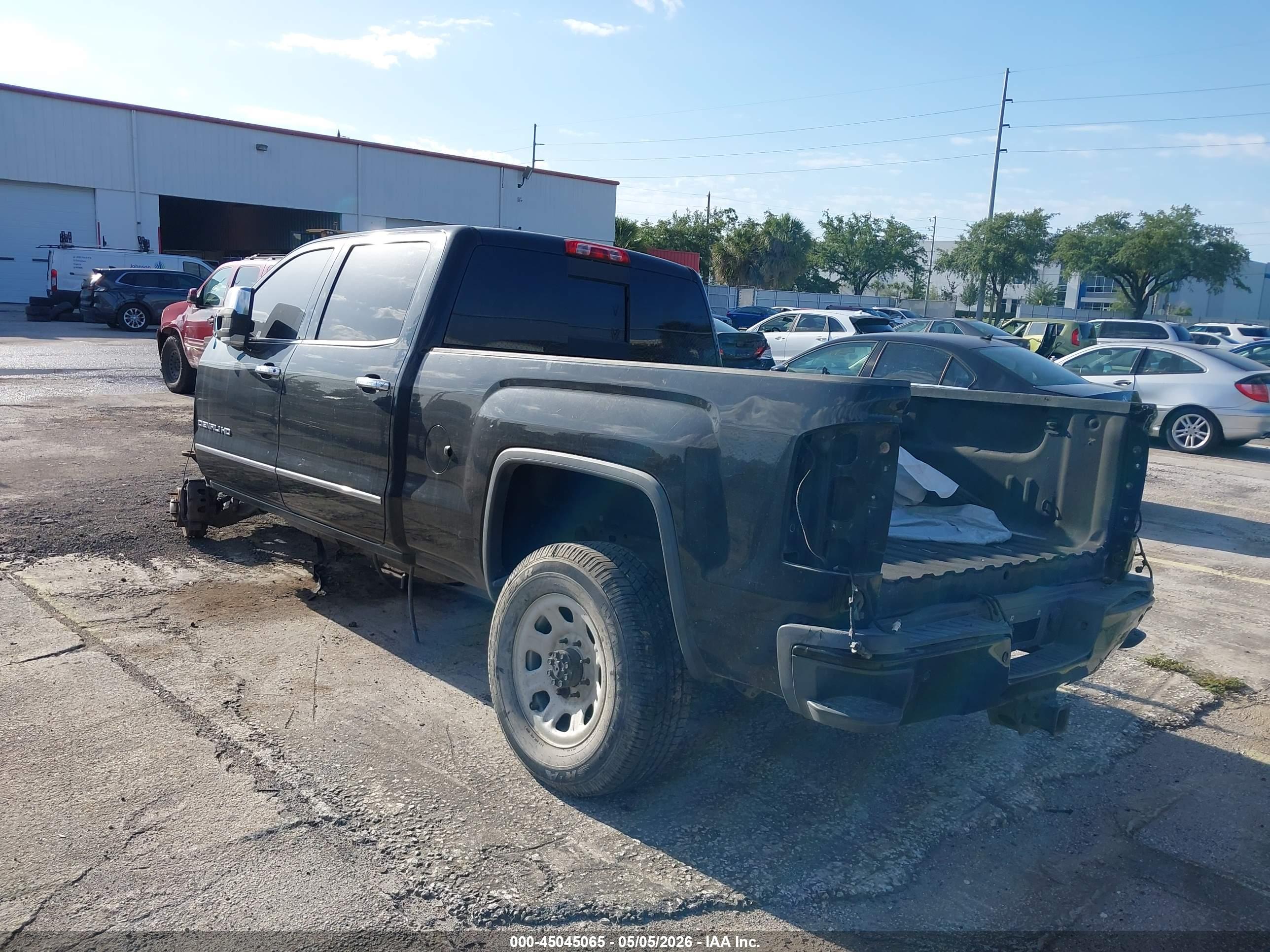 GMC SIERRA image 3