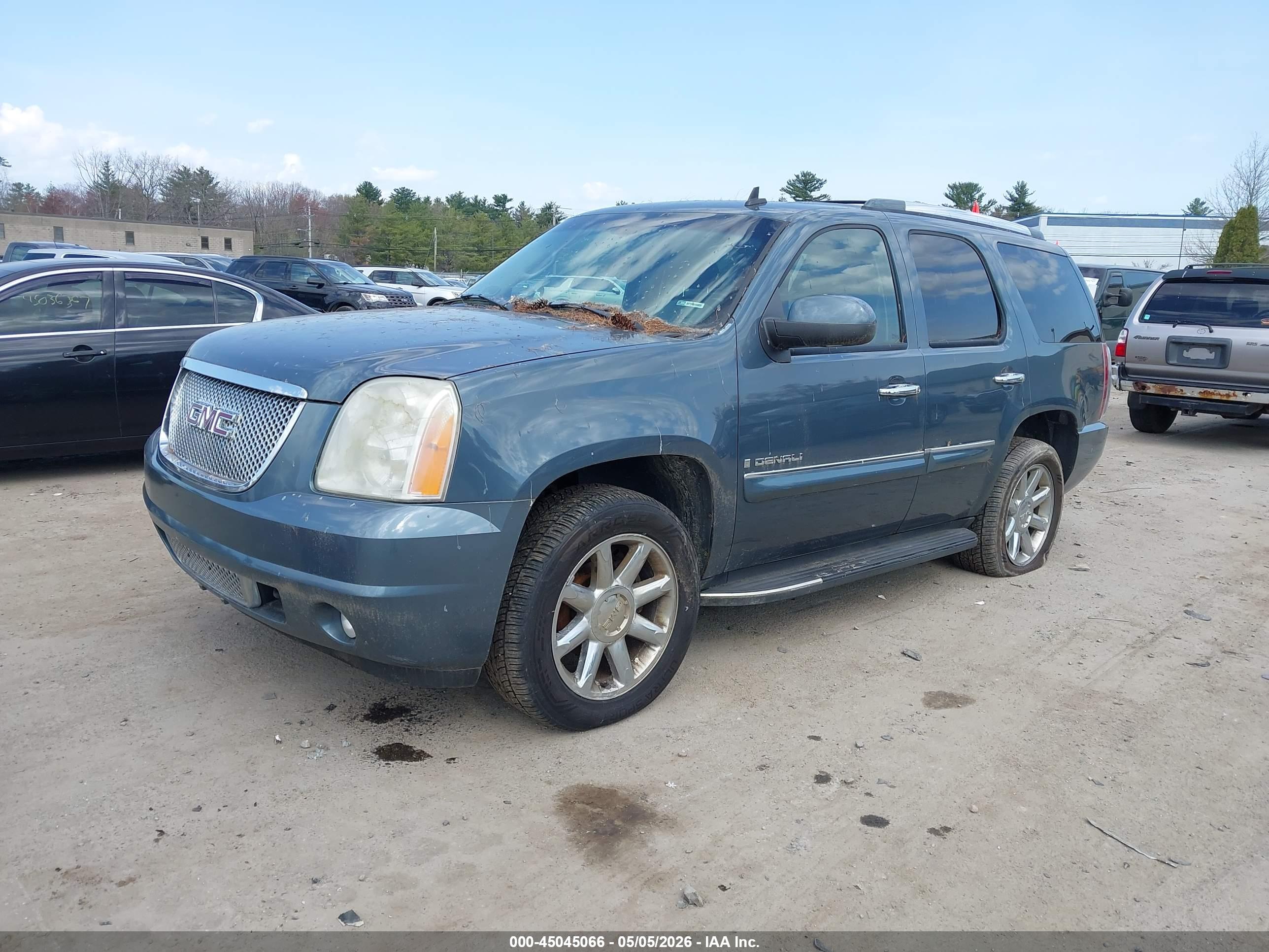 GMC YUKON image 2