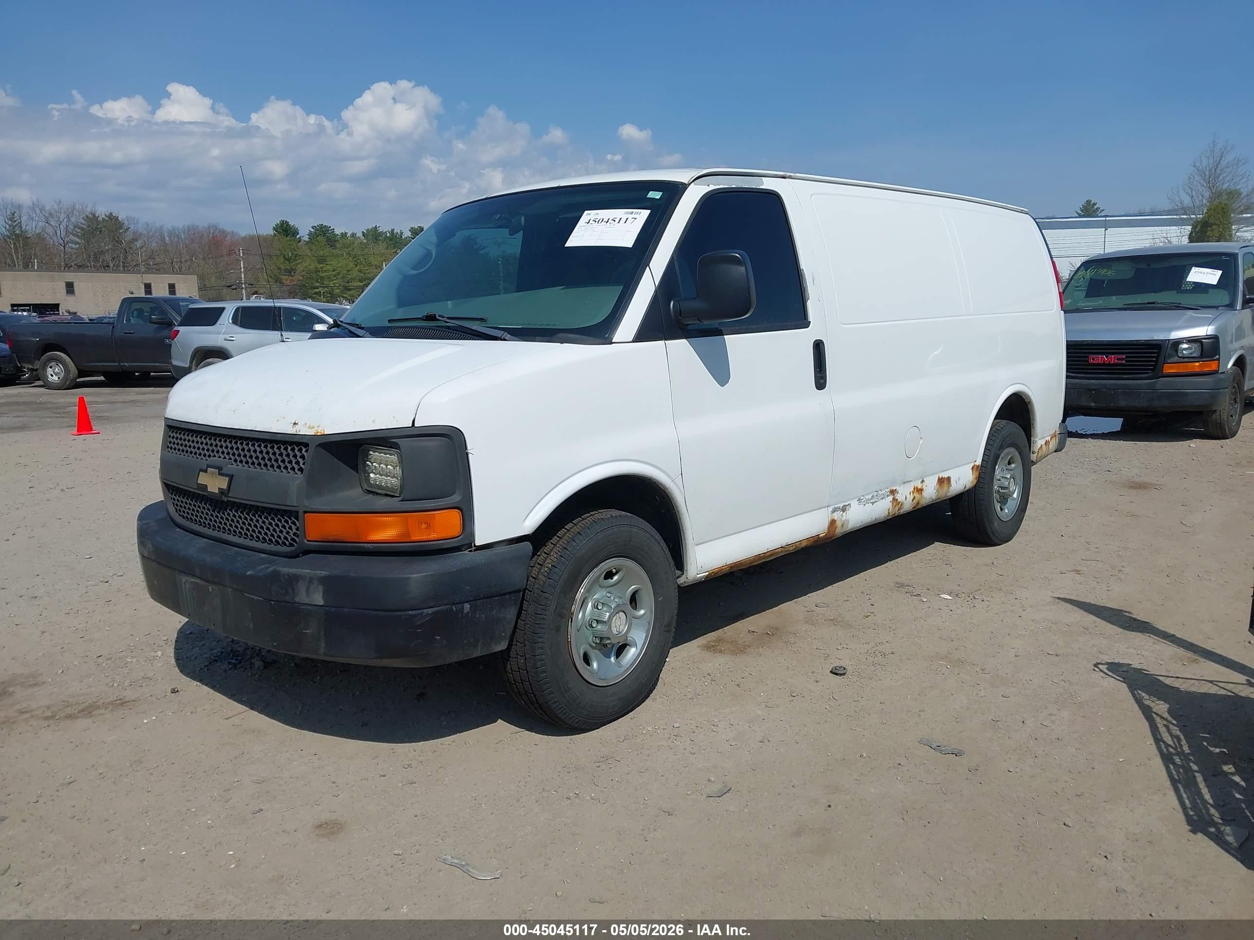 CHEVROLET EXPRESS image 2