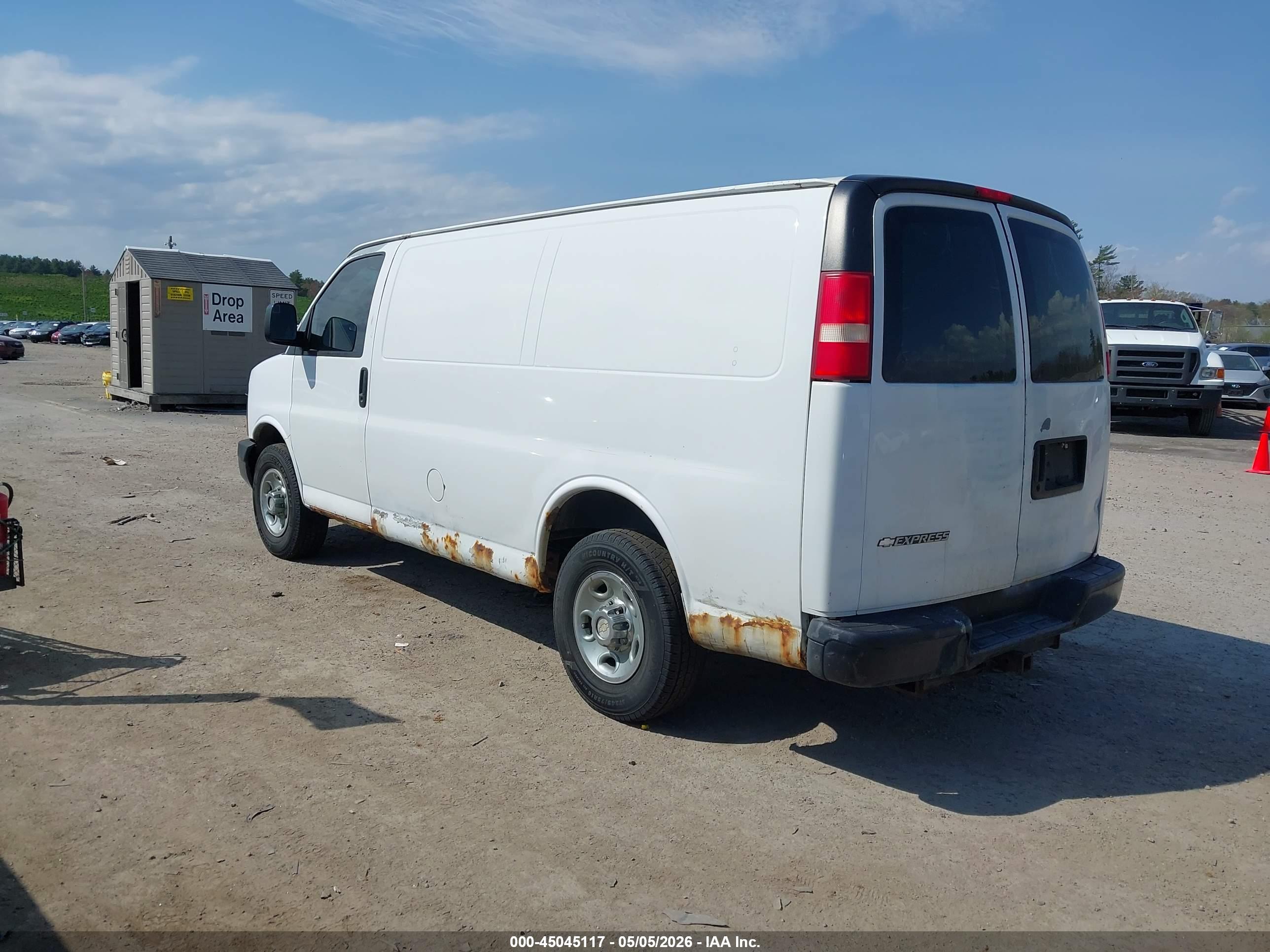 CHEVROLET EXPRESS image 3