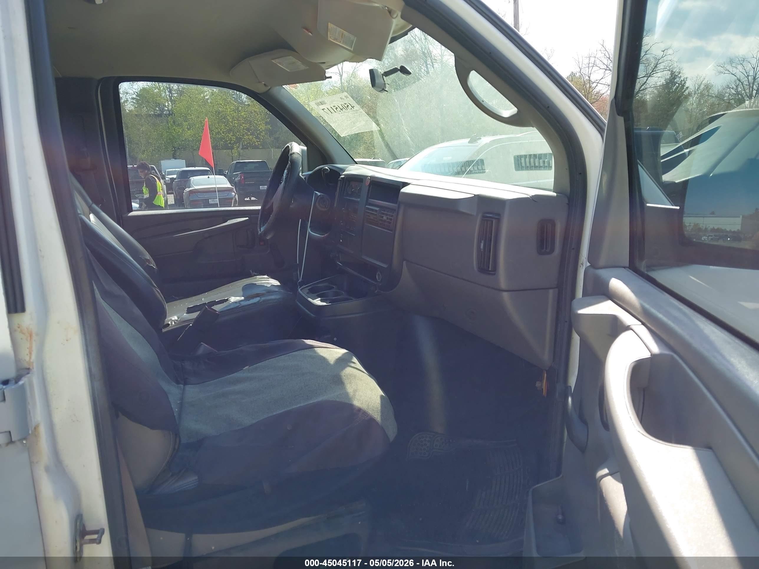 CHEVROLET EXPRESS image 5