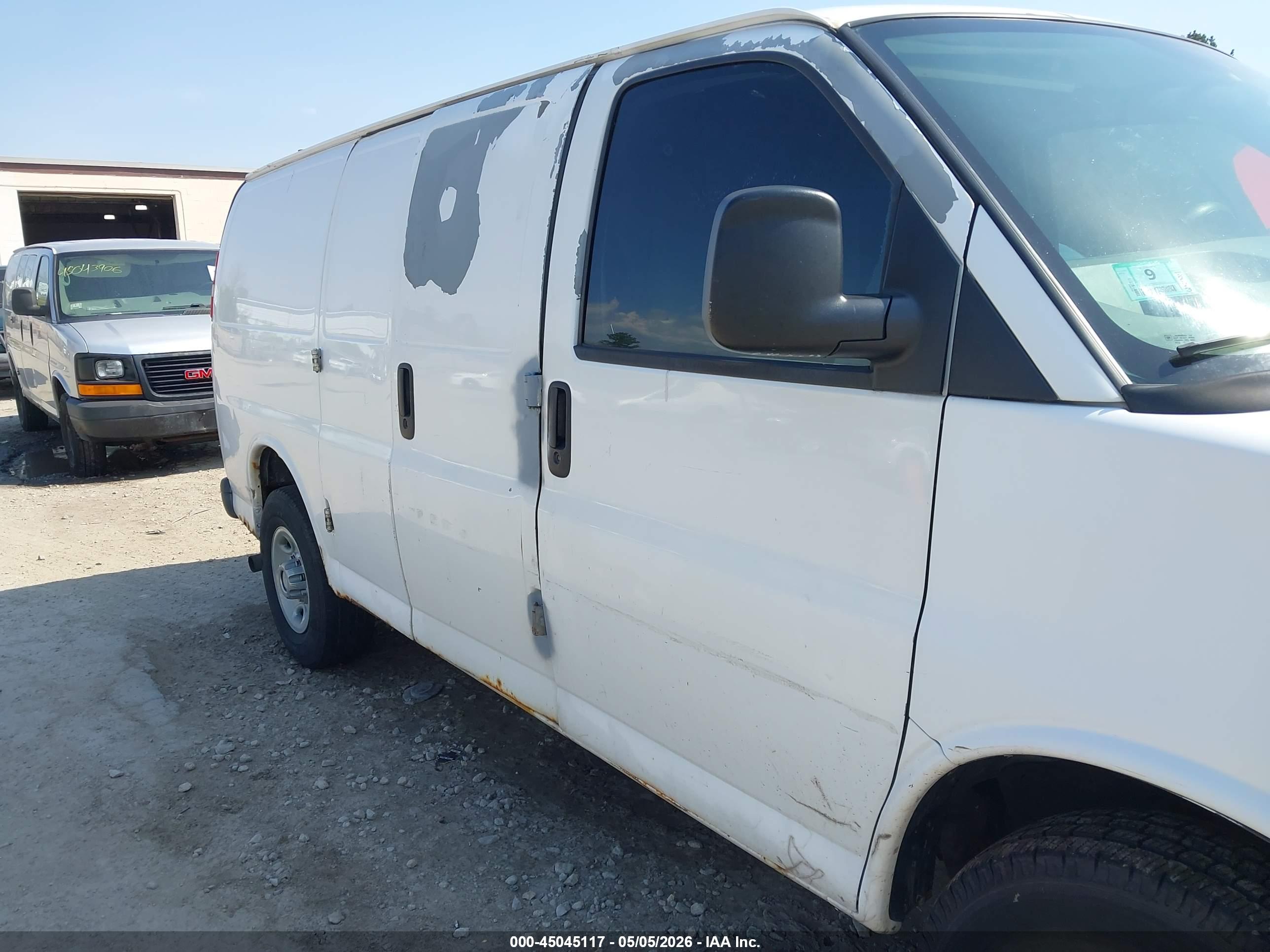 CHEVROLET EXPRESS image 6
