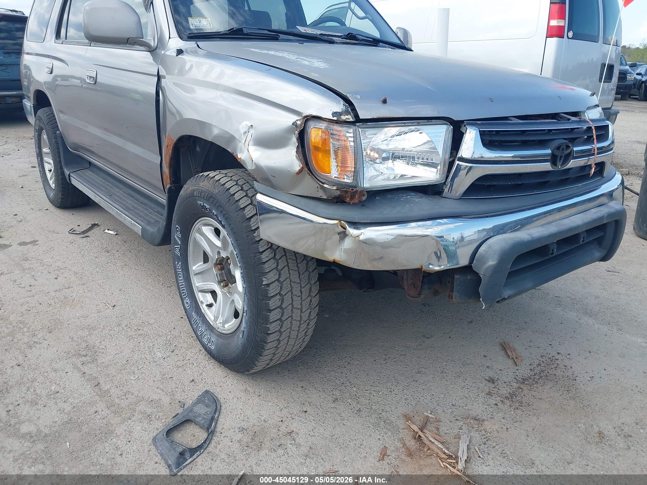 TOYOTA 4RUNNER image 6