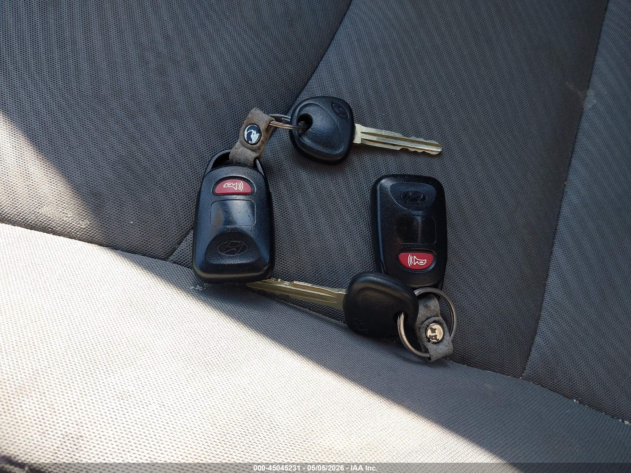 HYUNDAI ELANTRA image 11