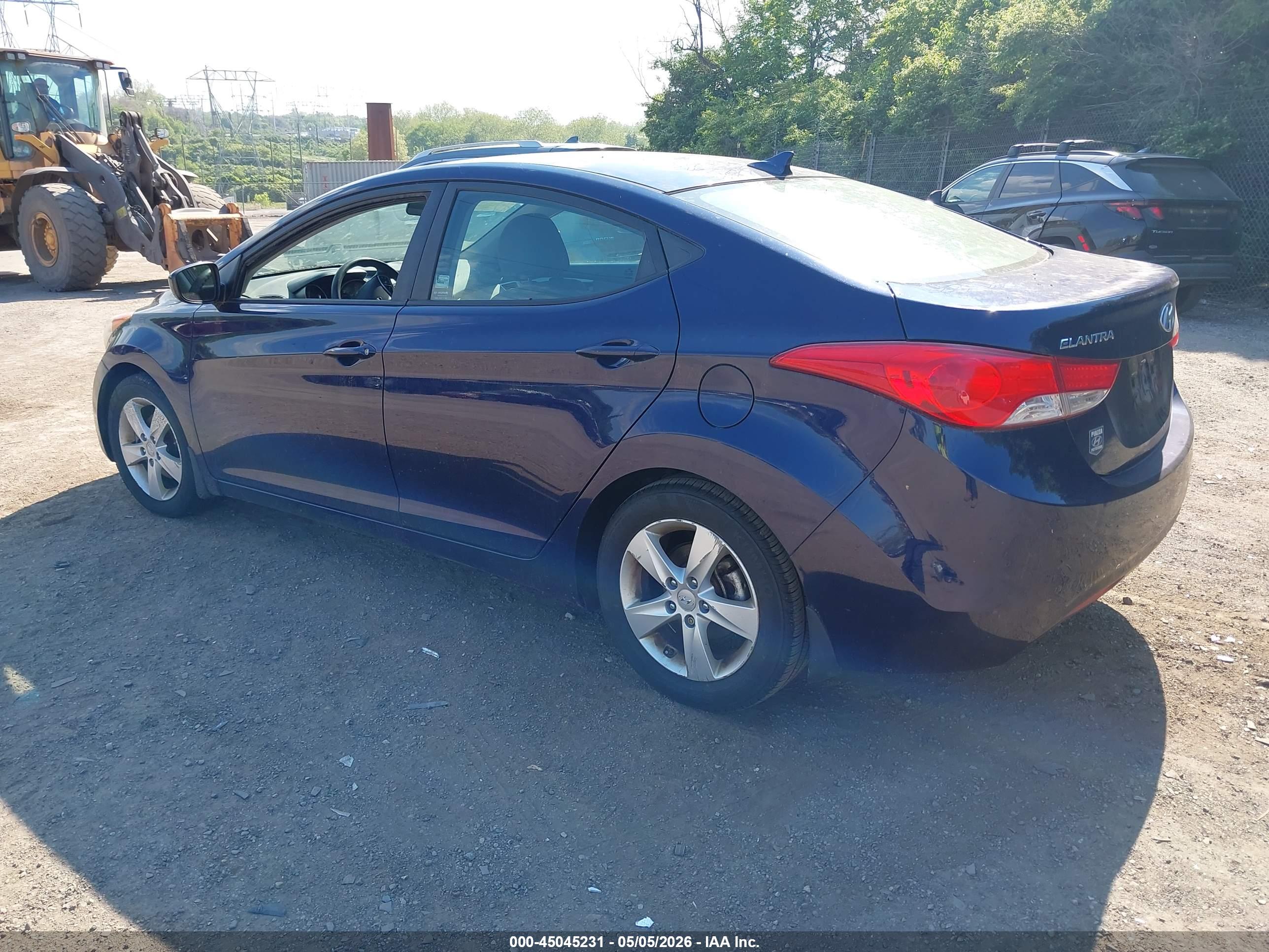 HYUNDAI ELANTRA image 3