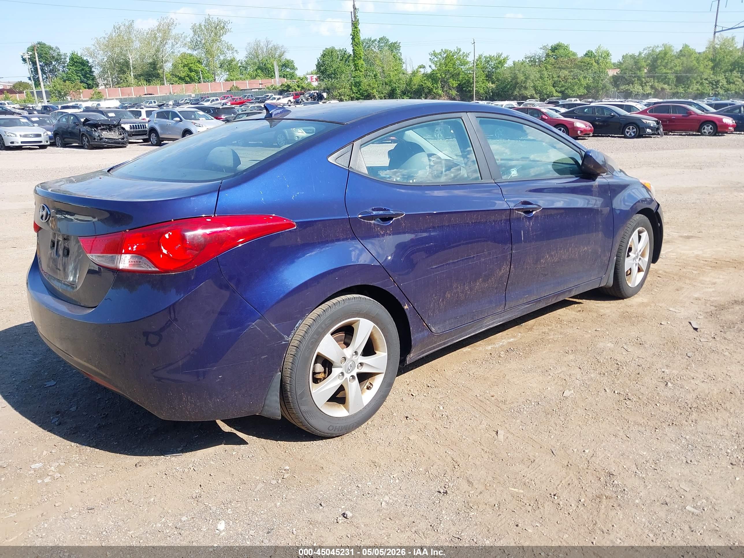 HYUNDAI ELANTRA image 4