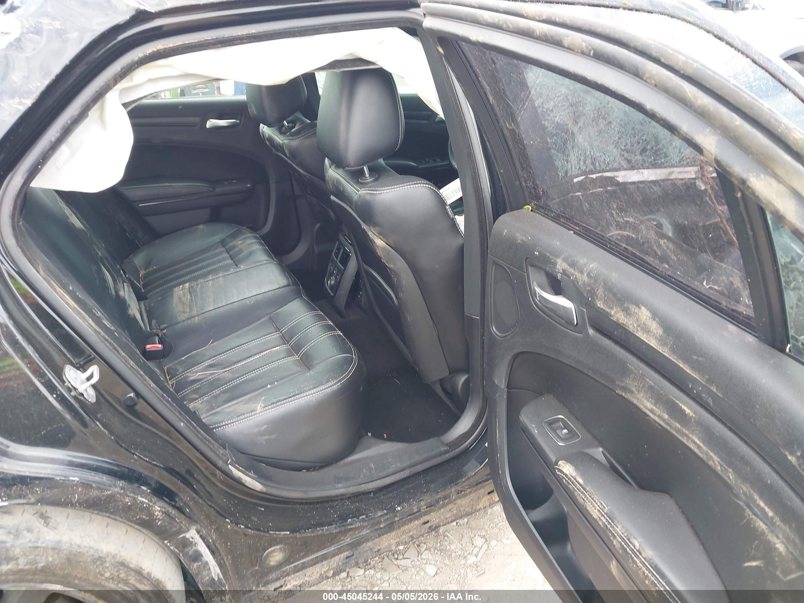 CHRYSLER 300 image 8