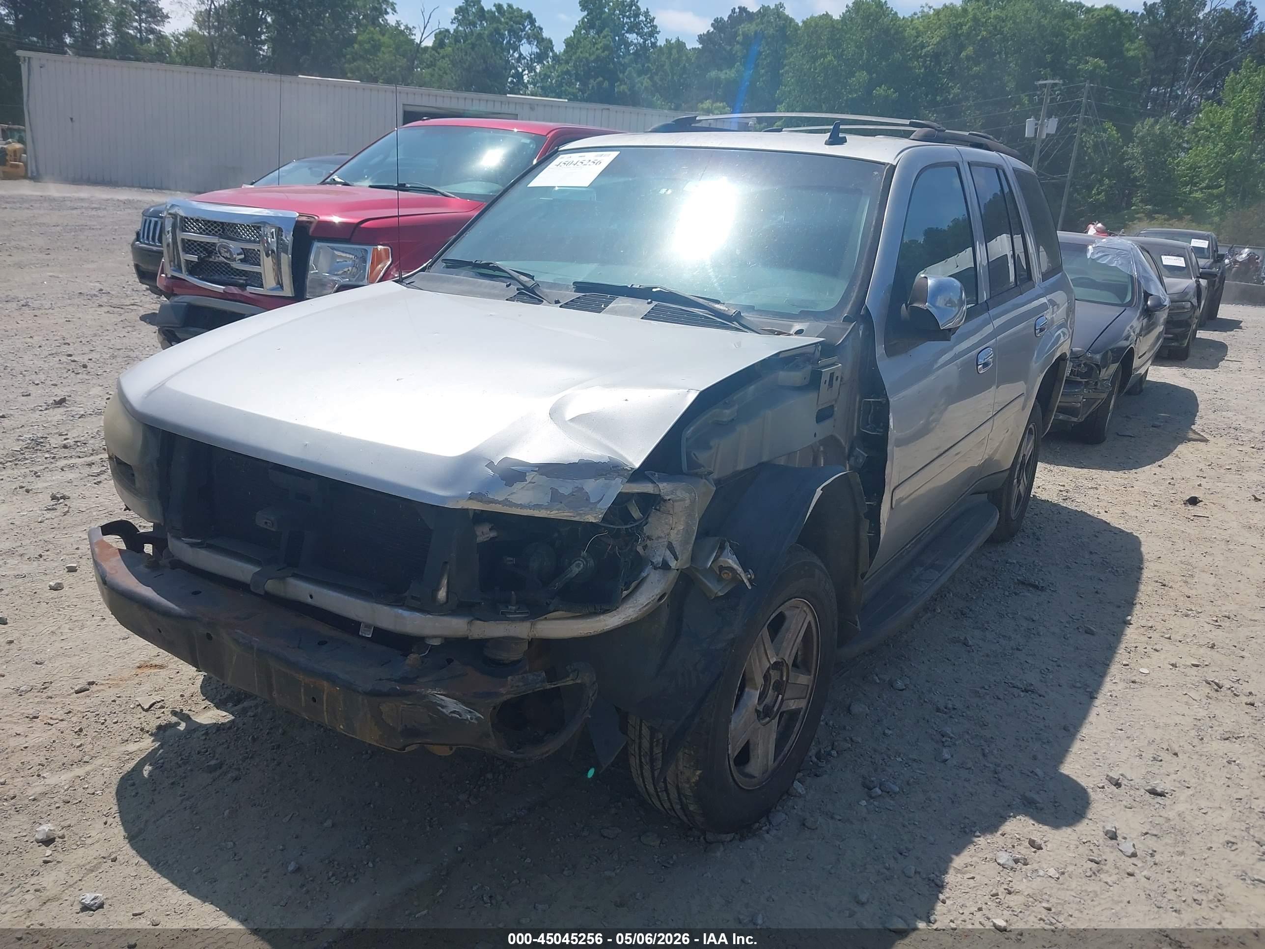 CHEVROLET TRAILBLAZER image 2