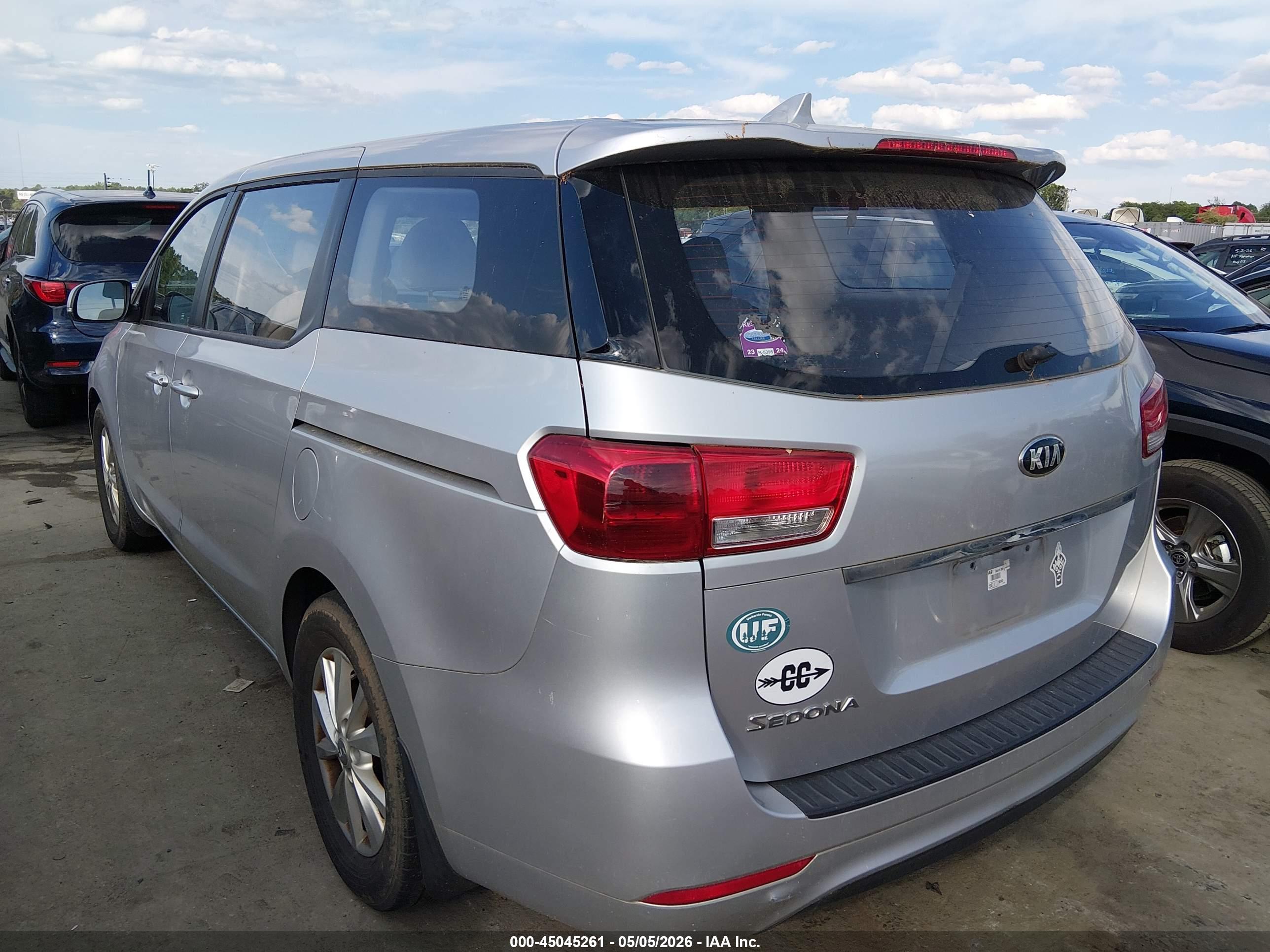 KIA SEDONA image 3