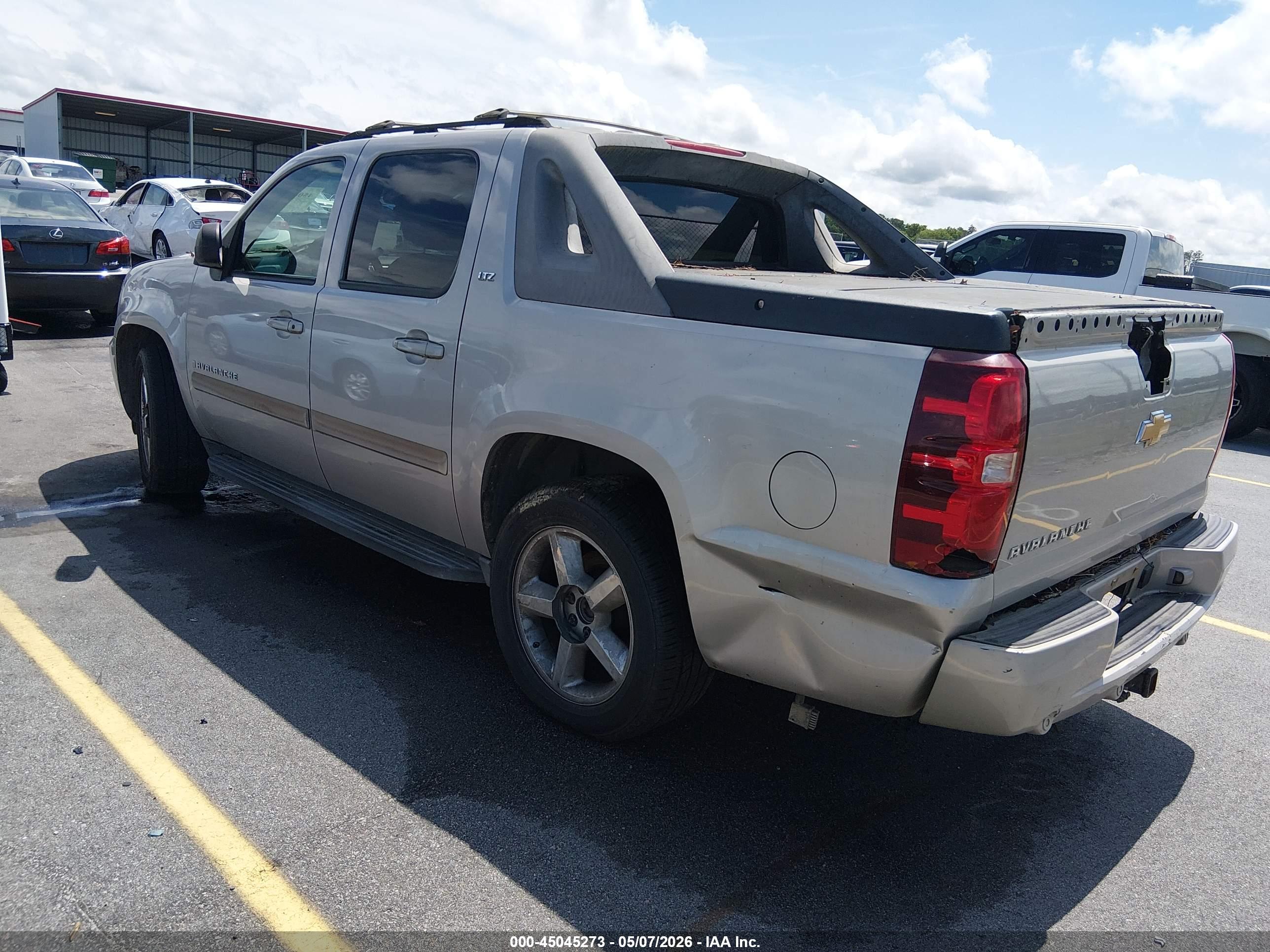 CHEVROLET AVALANCHE image 3