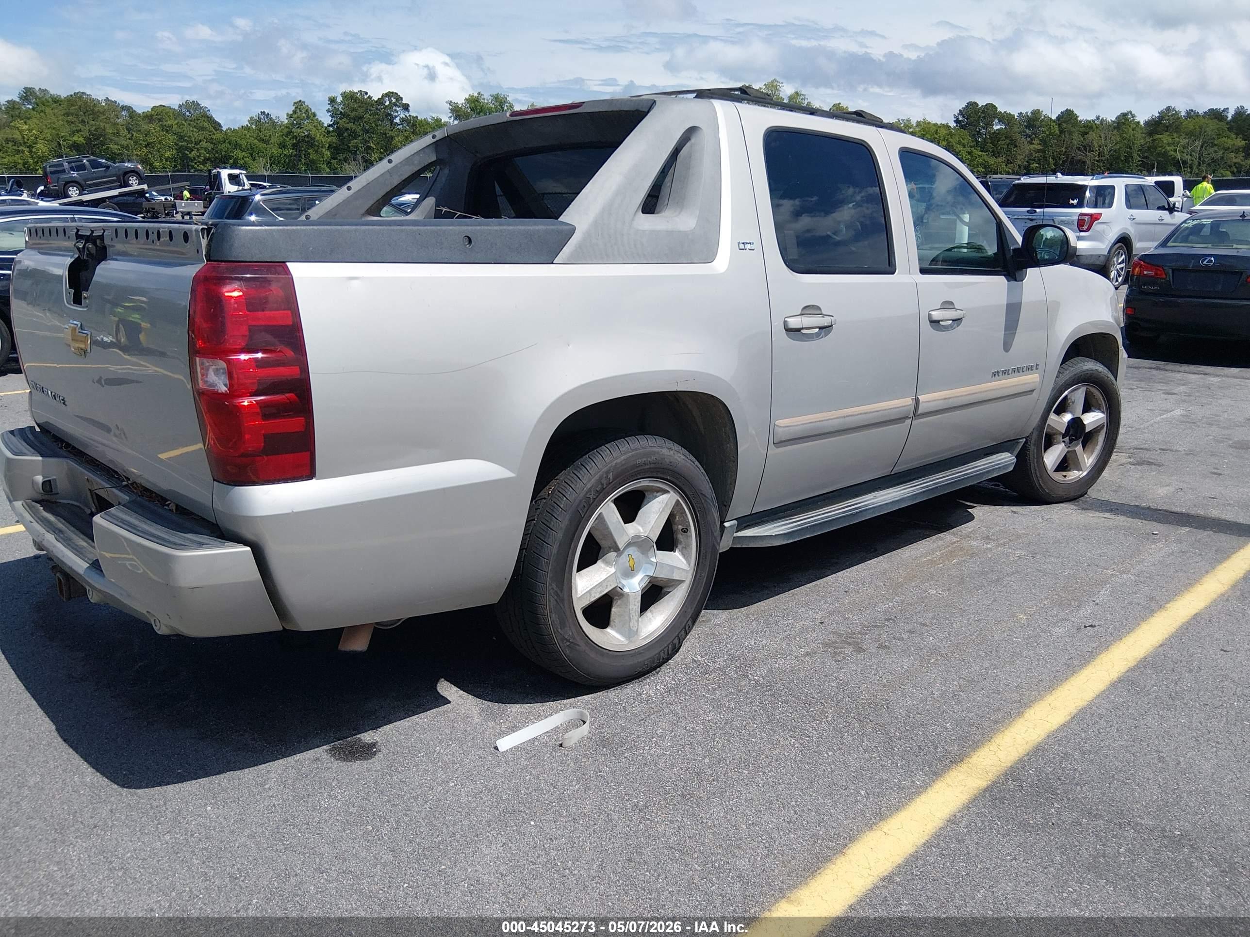 CHEVROLET AVALANCHE image 4