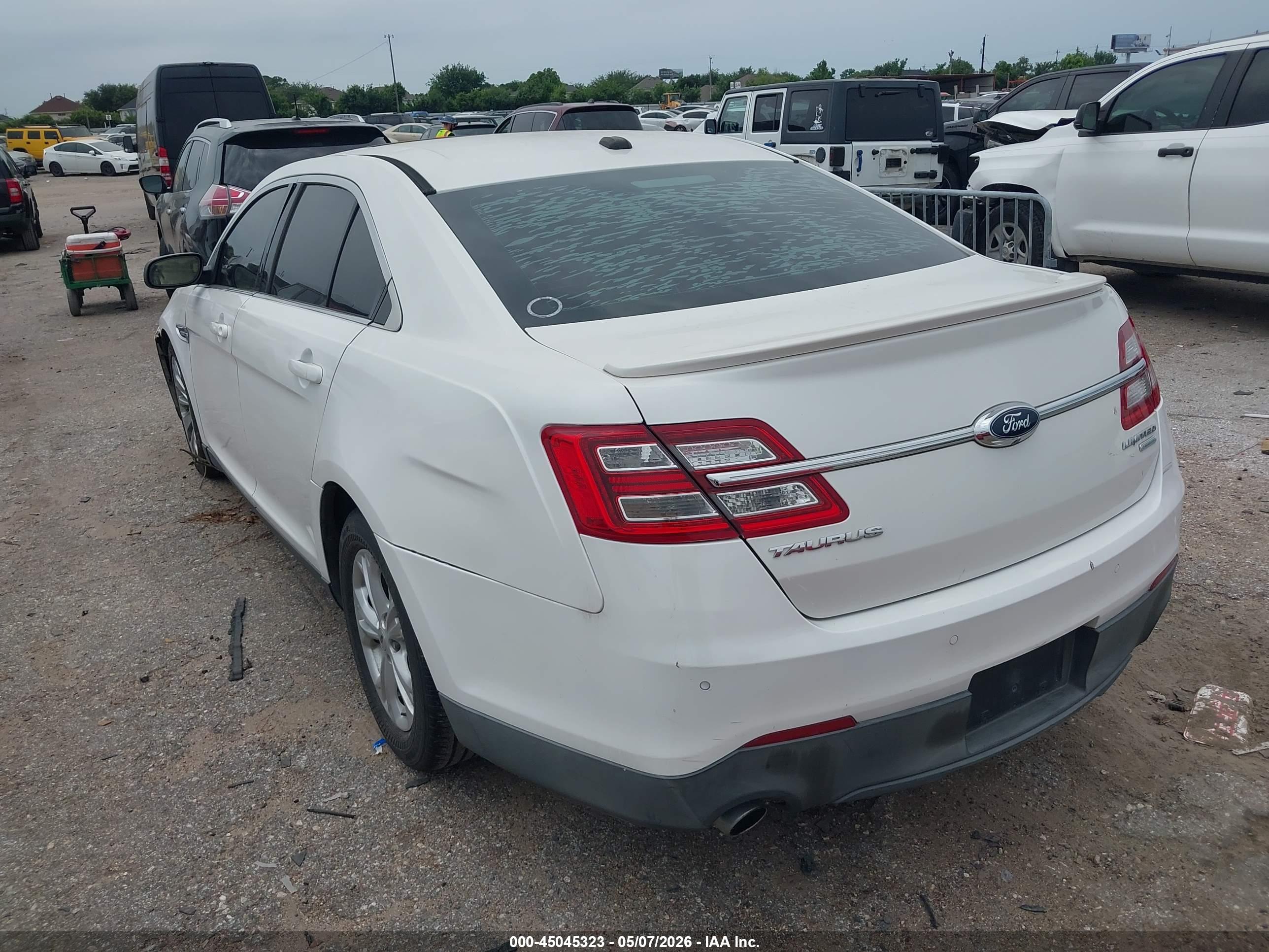 FORD TAURUS image 3