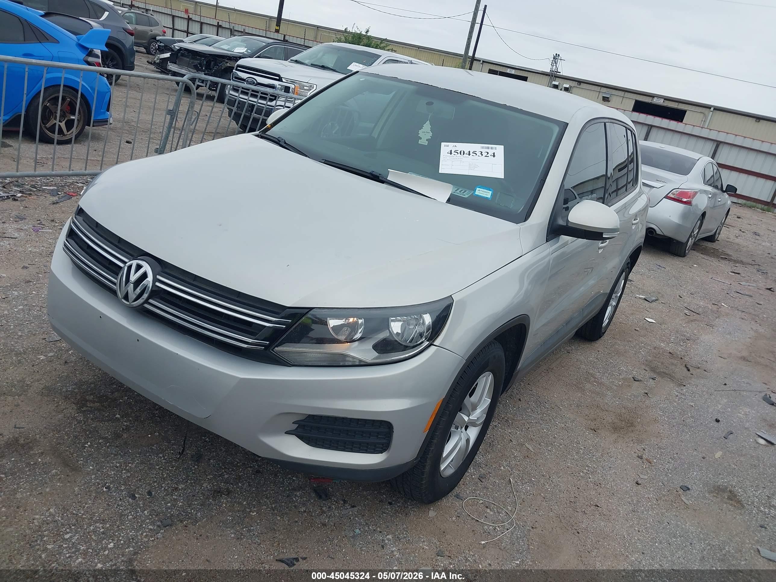 VOLKSWAGEN TIGUAN image 2