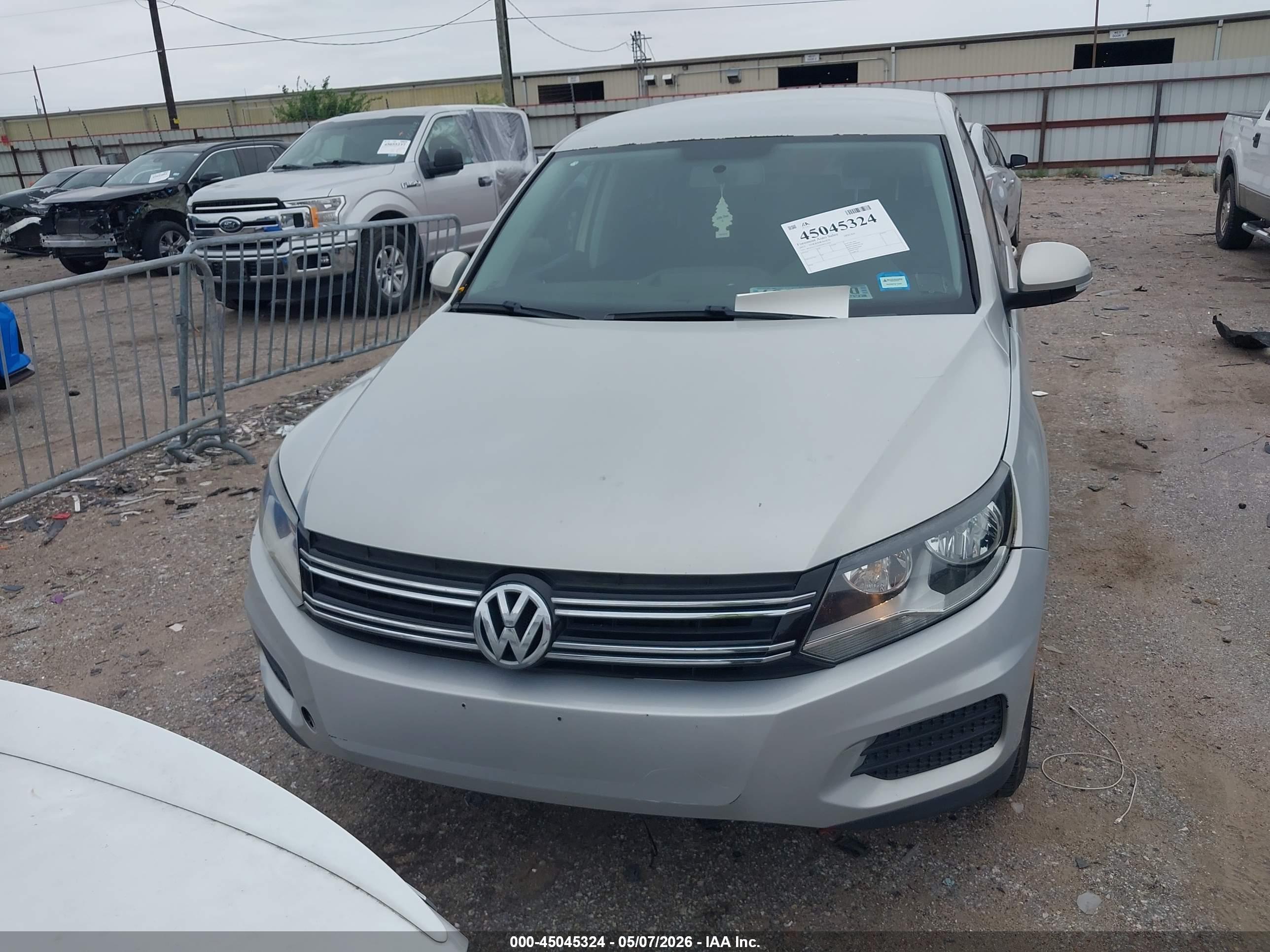 VOLKSWAGEN TIGUAN image 6