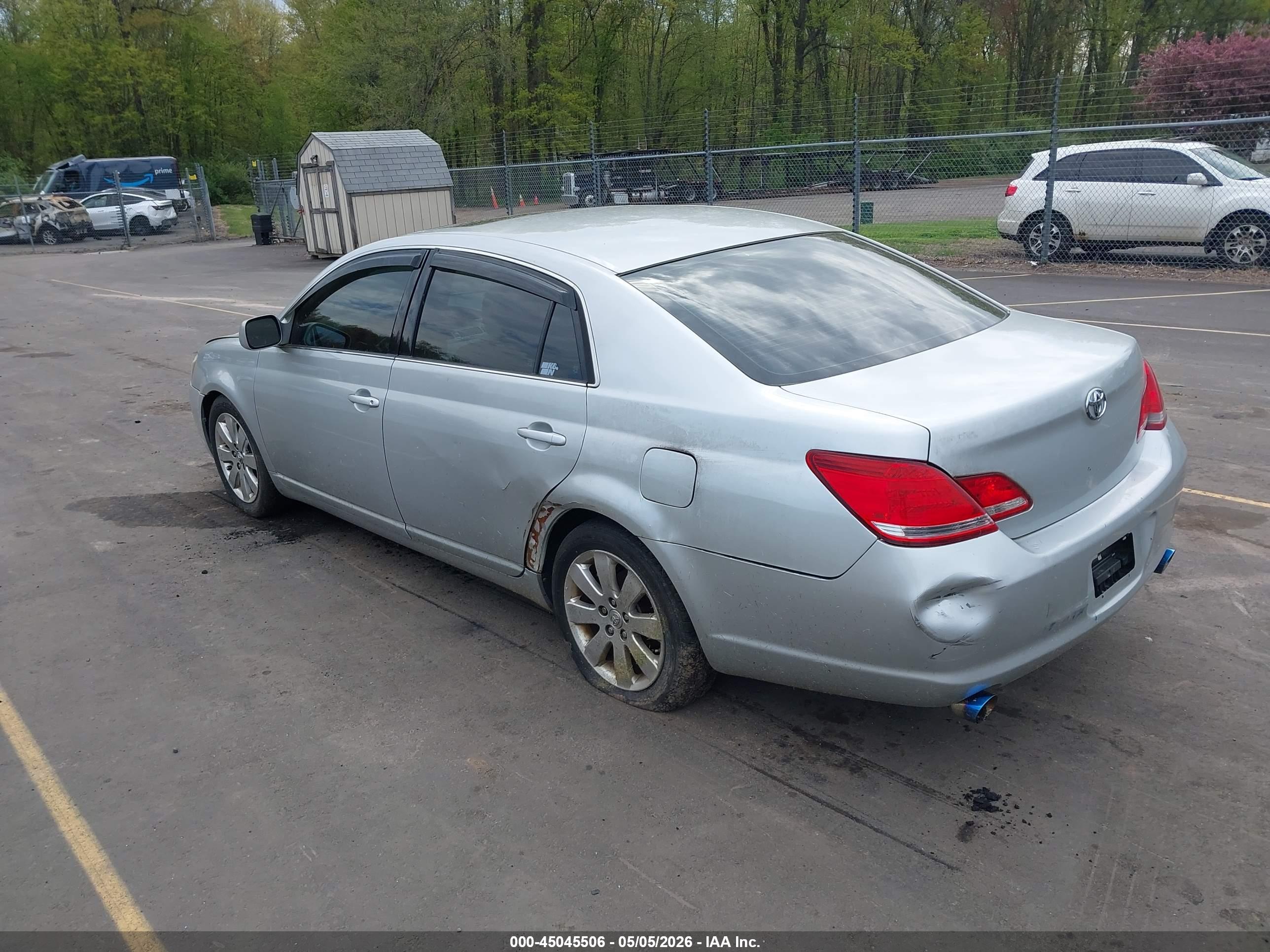 TOYOTA AVALON image 3