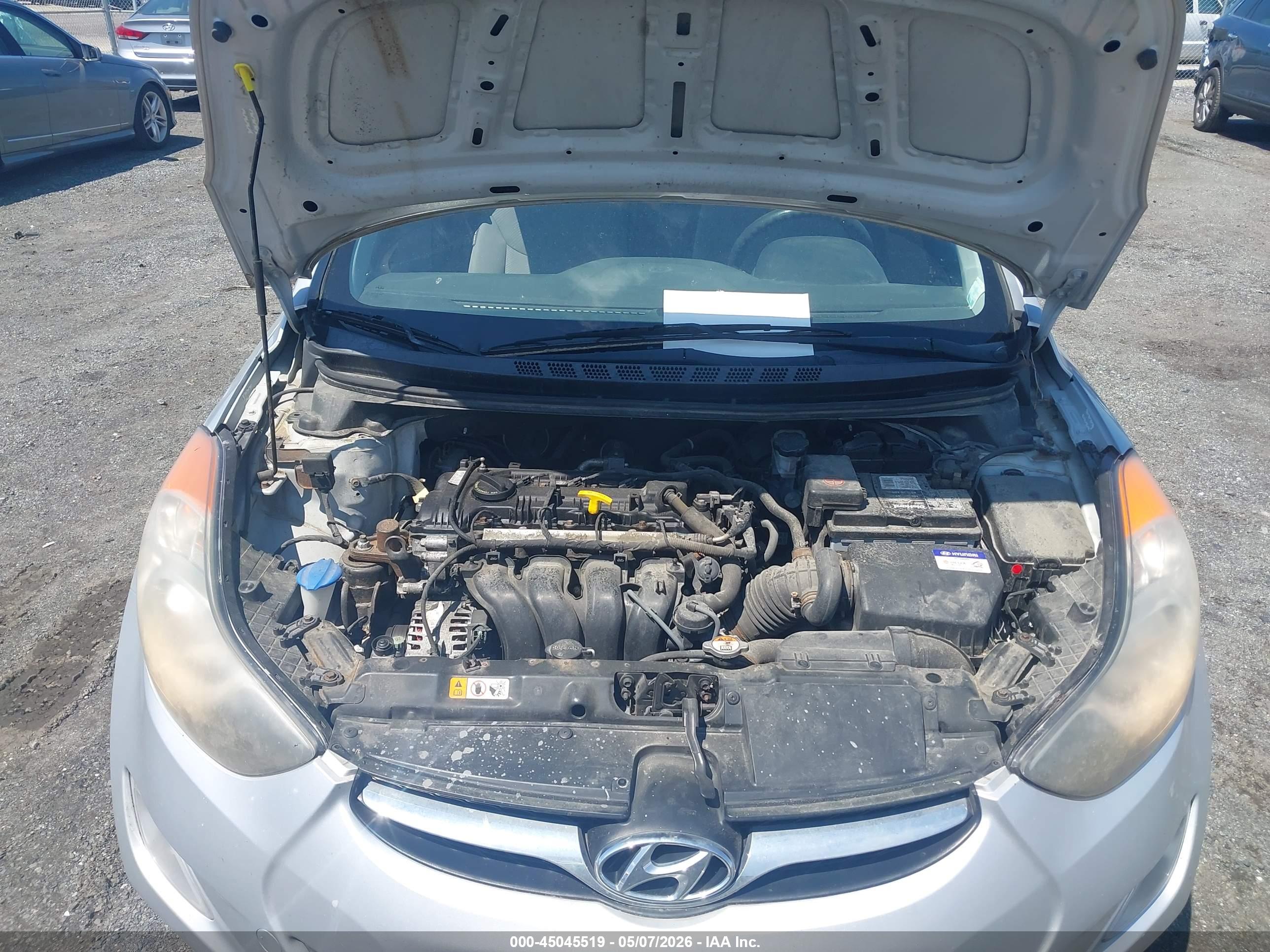 HYUNDAI ELANTRA image 10