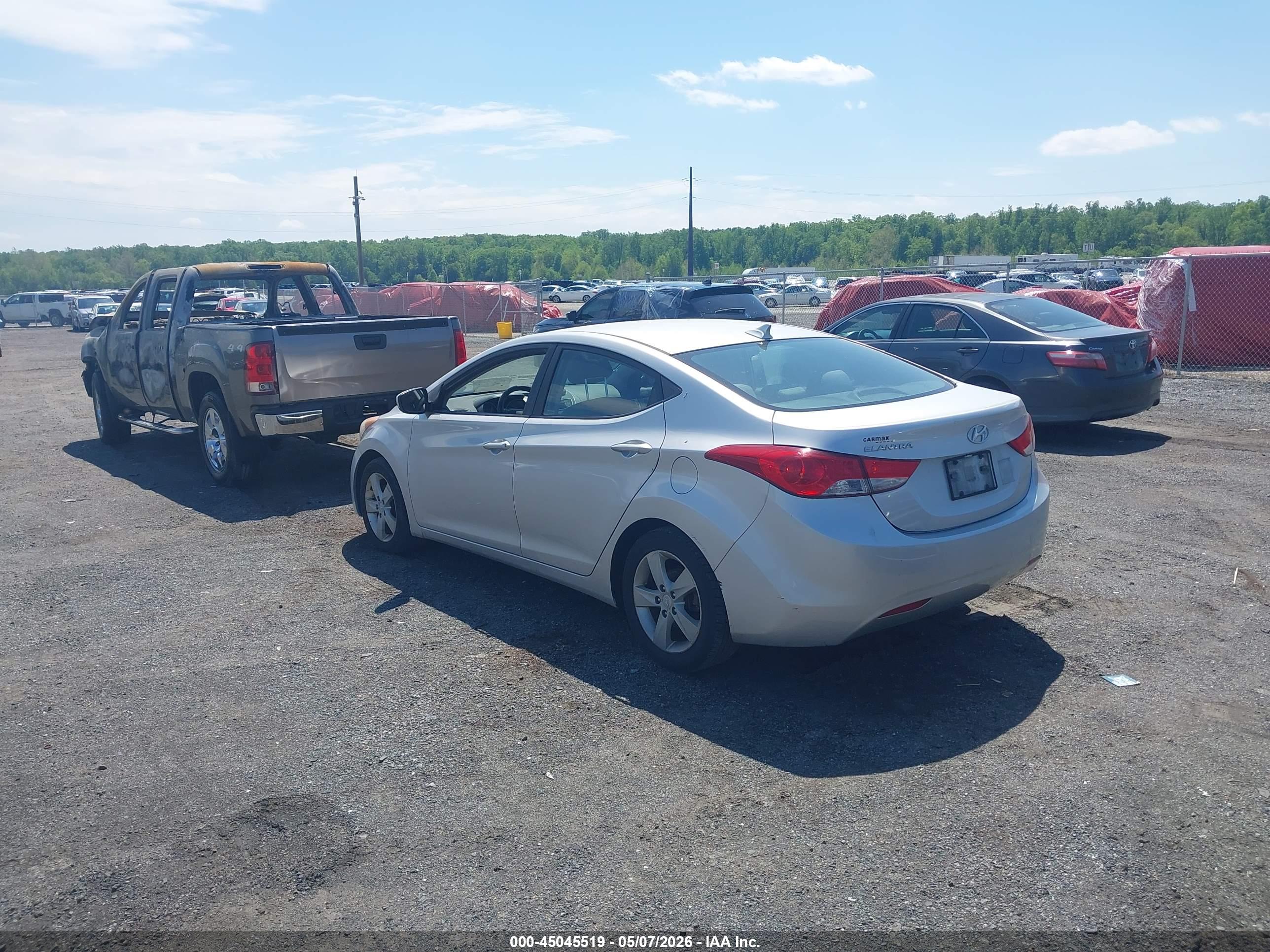 HYUNDAI ELANTRA image 3