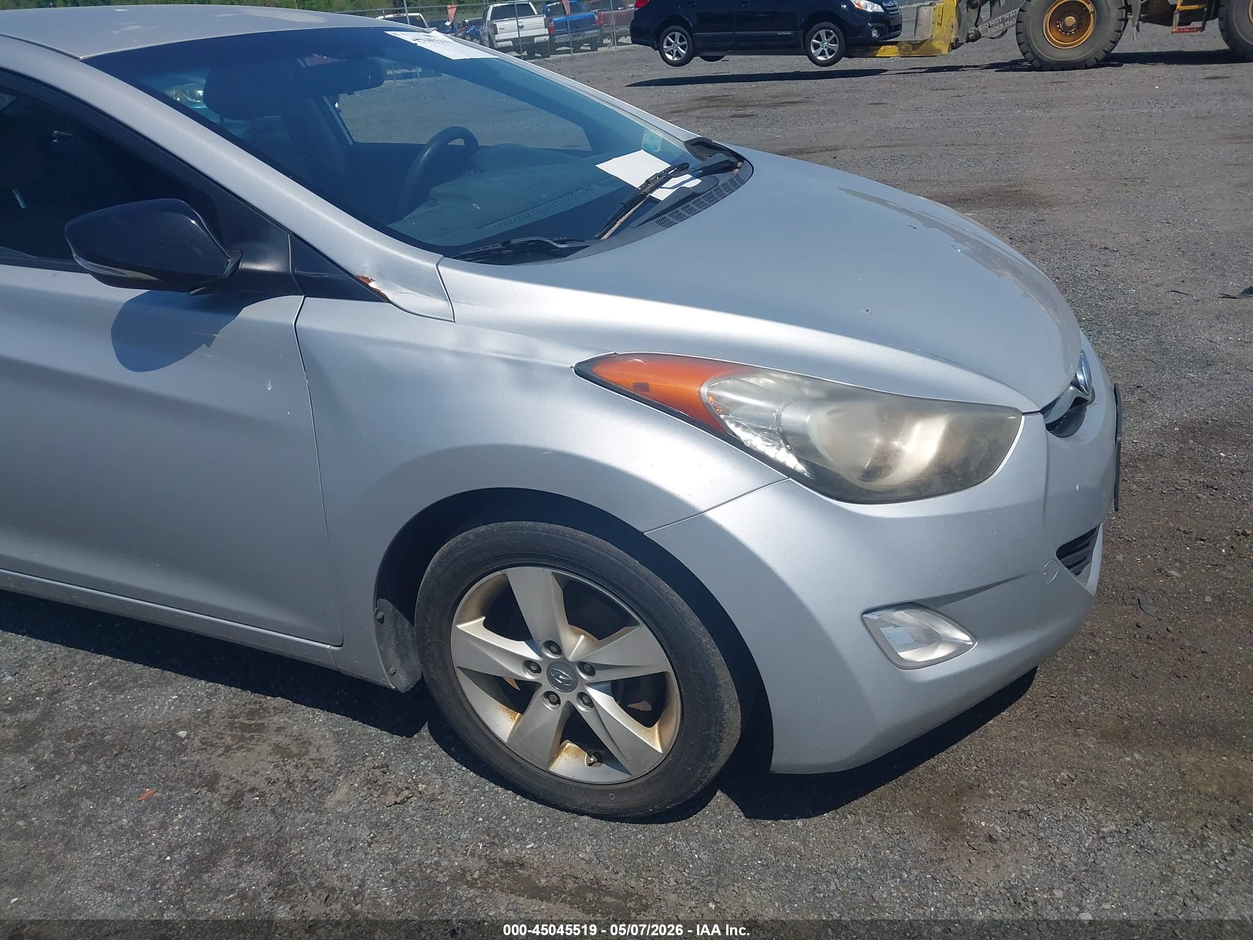 HYUNDAI ELANTRA image 6