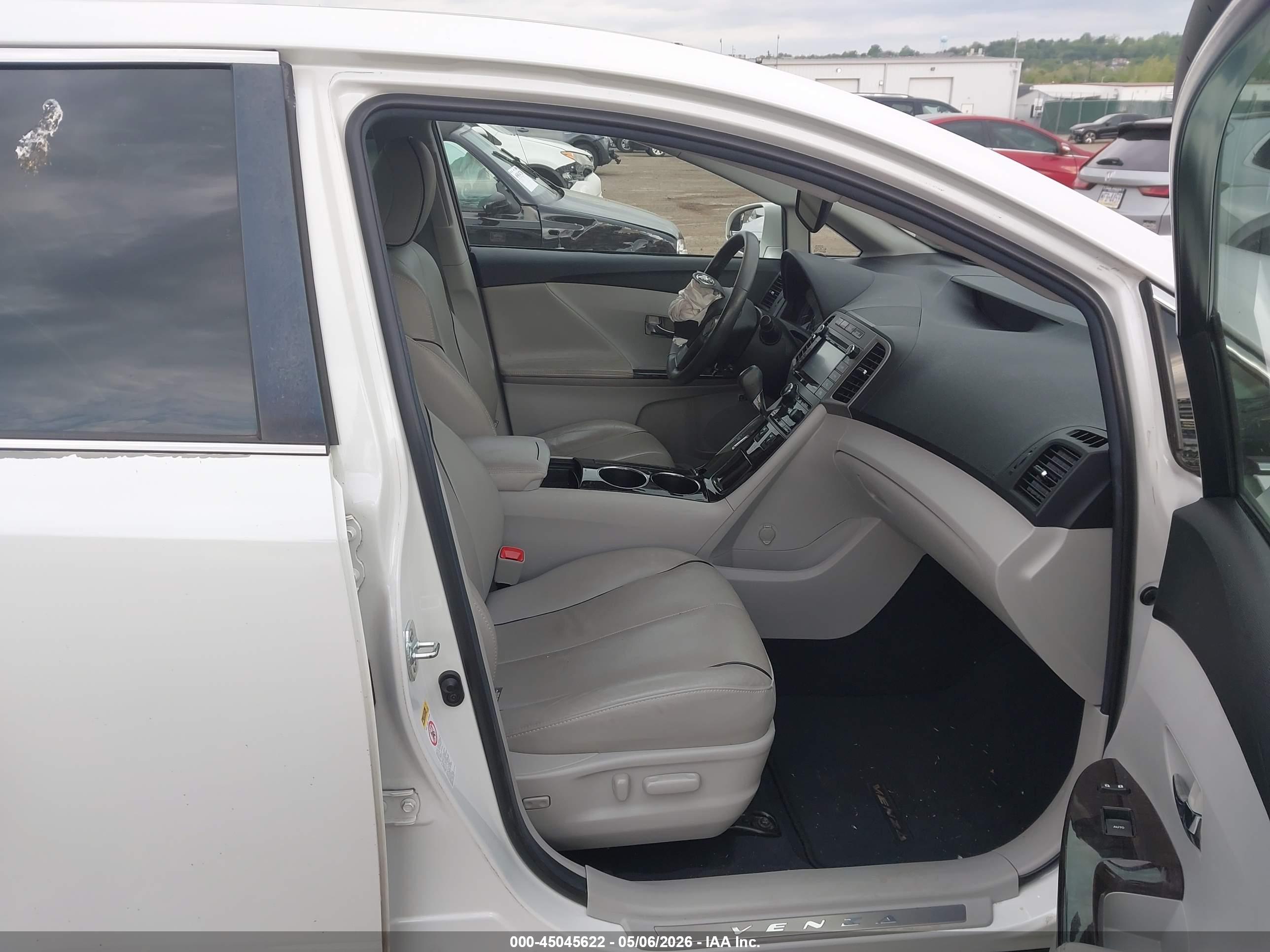 TOYOTA VENZA image 5