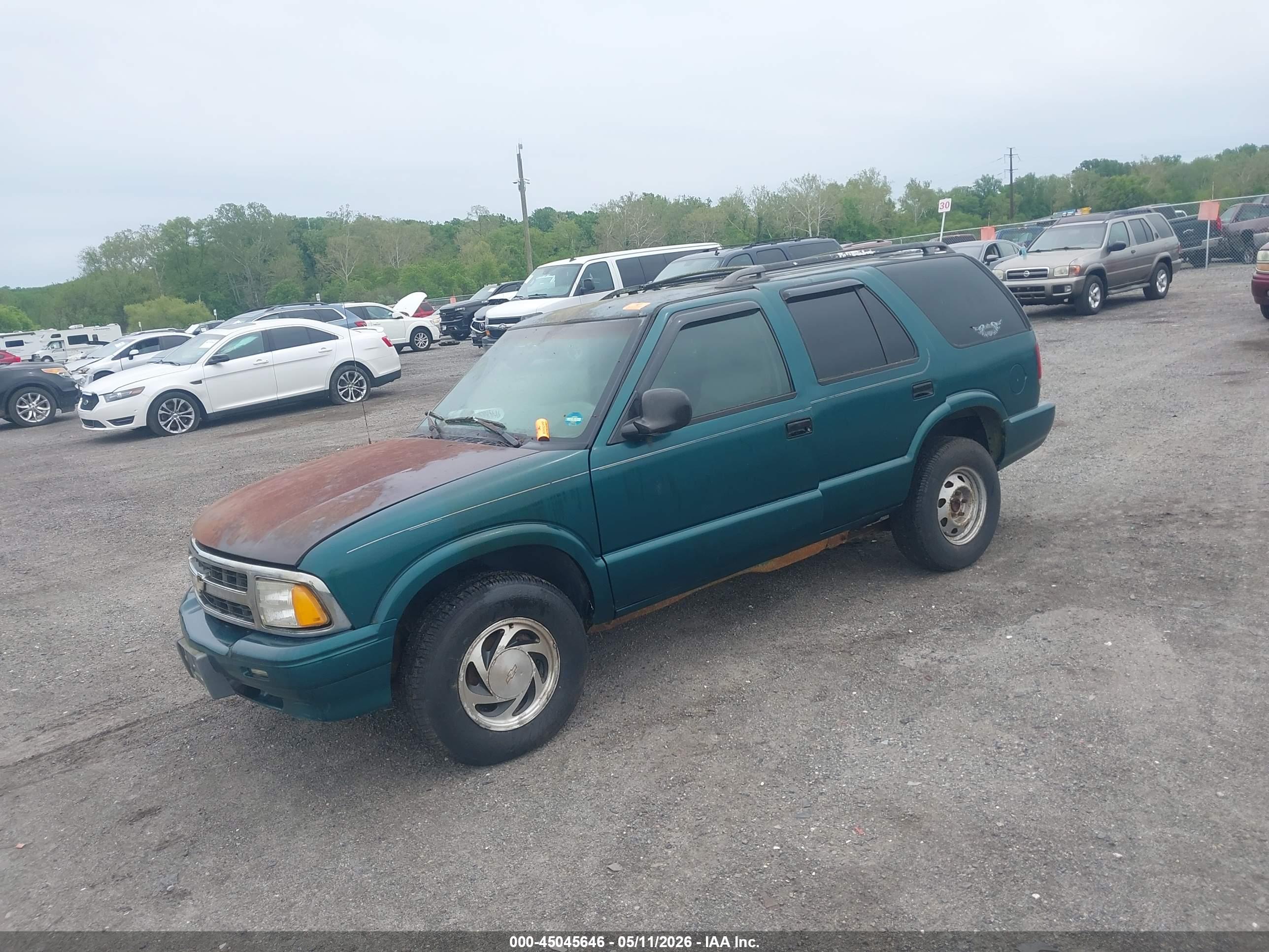 CHEVROLET BLAZER image 2
