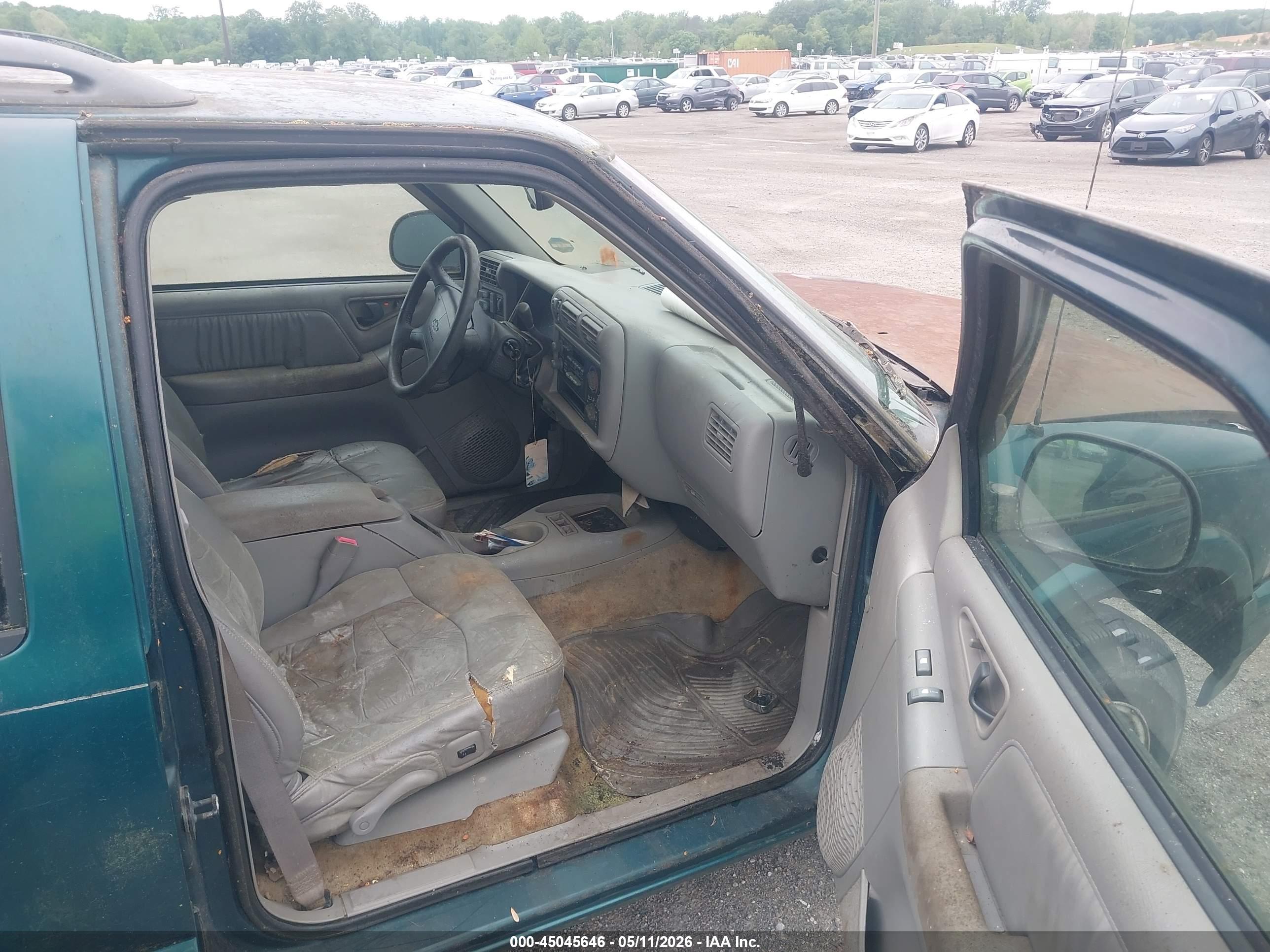 CHEVROLET BLAZER image 5