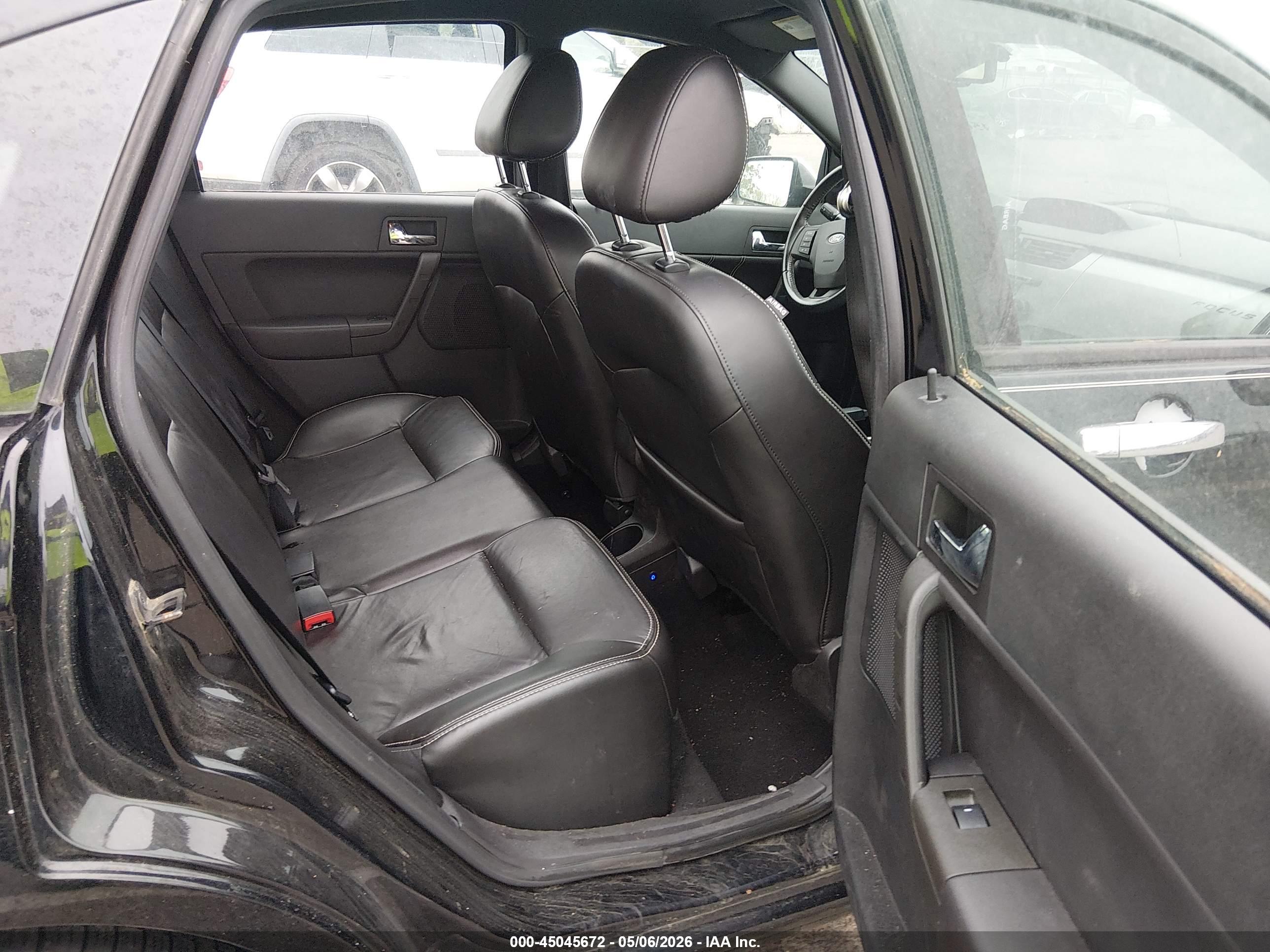FORD FOCUS image 8