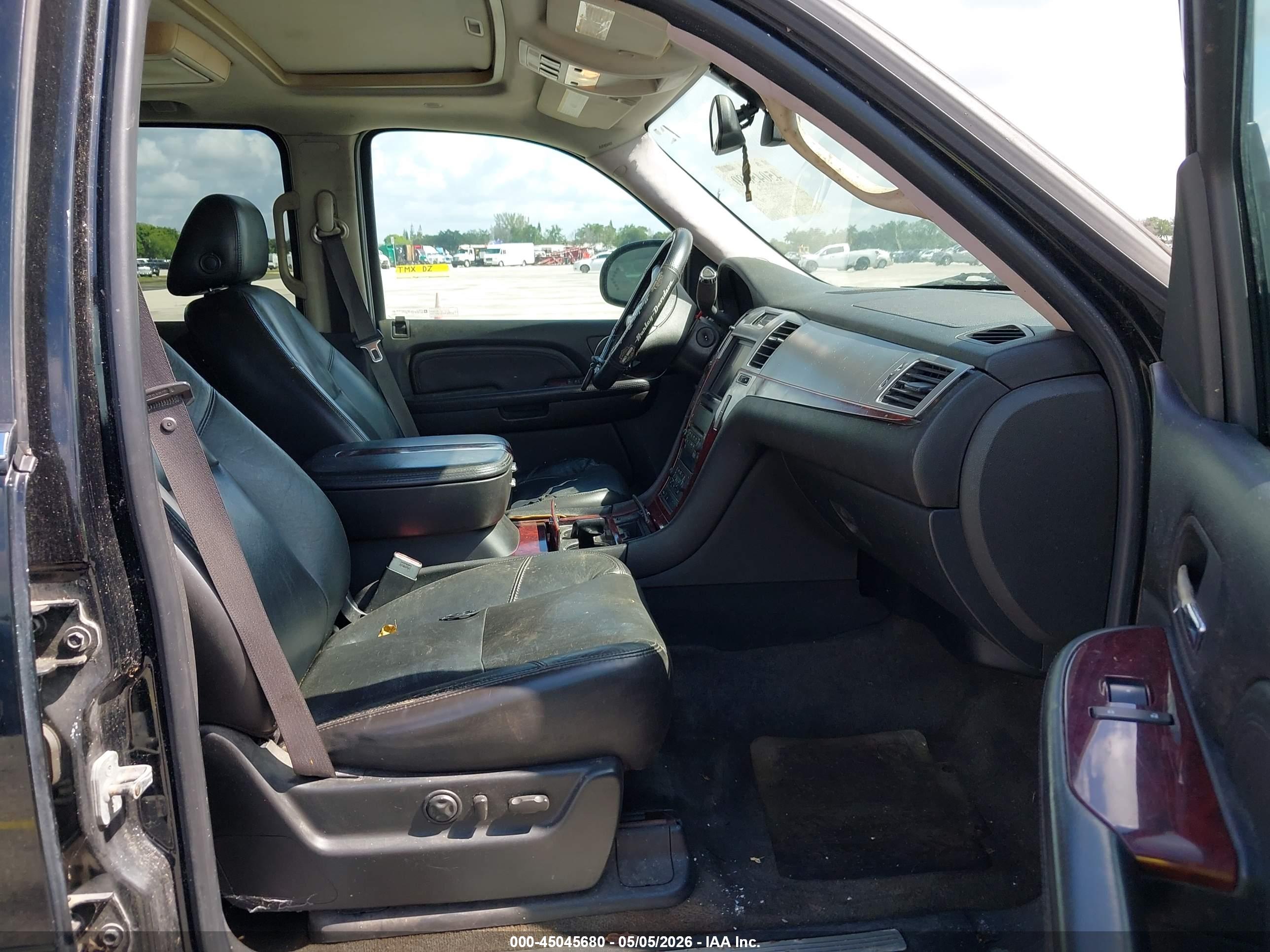 CADILLAC ESCALADE image 5