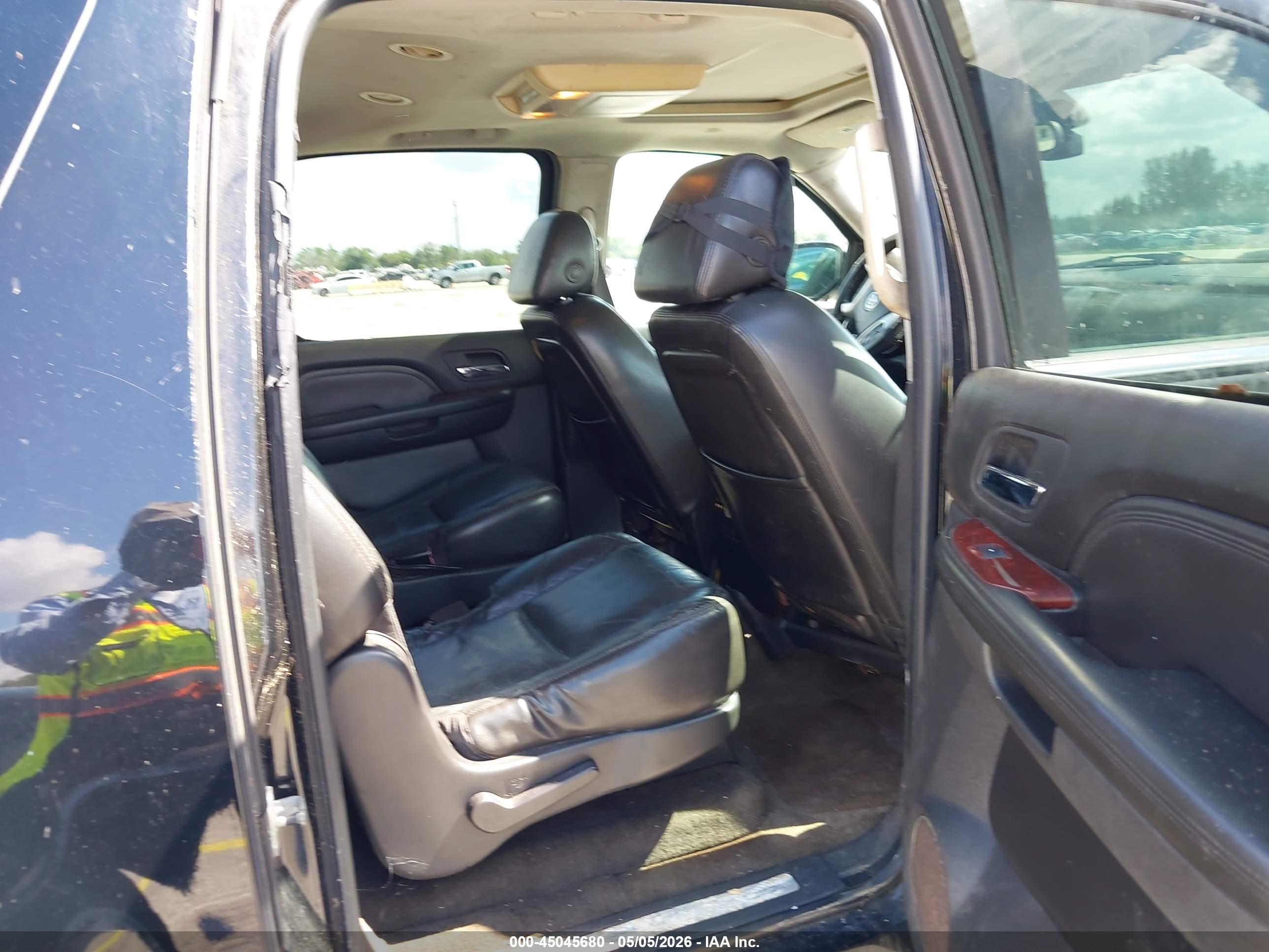 CADILLAC ESCALADE image 8