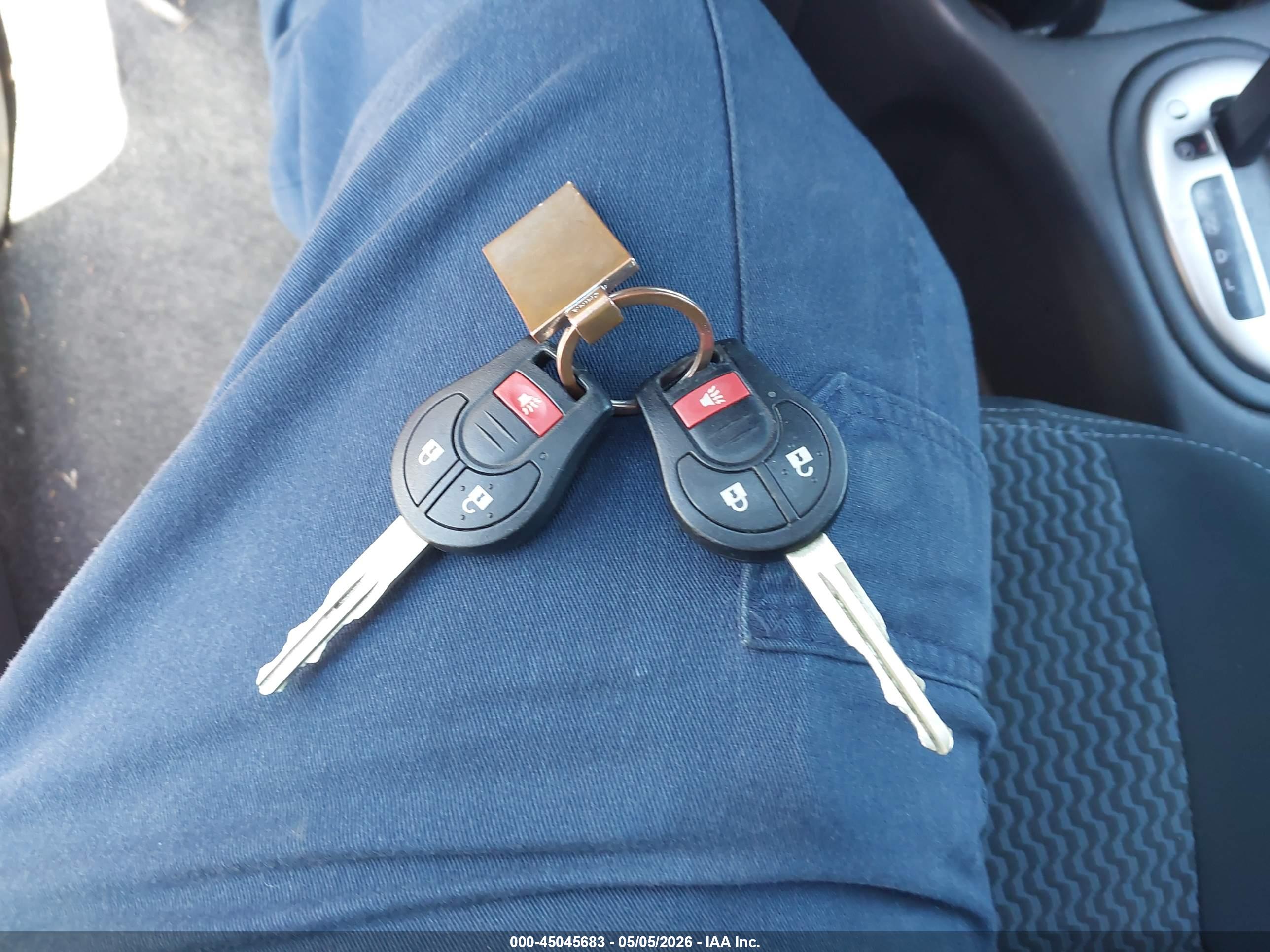 NISSAN VERSA image 11