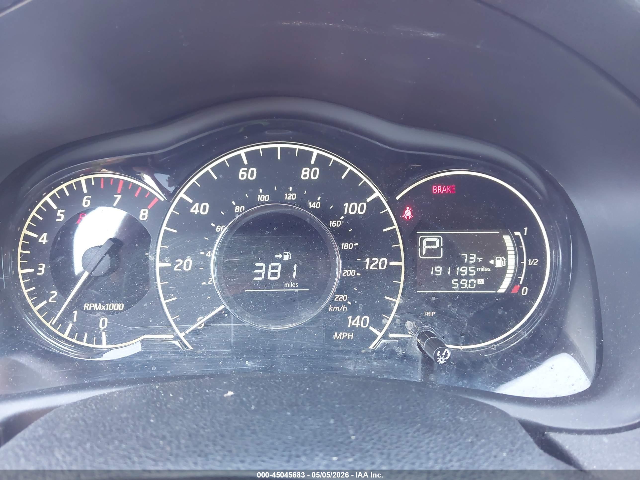 NISSAN VERSA image 7