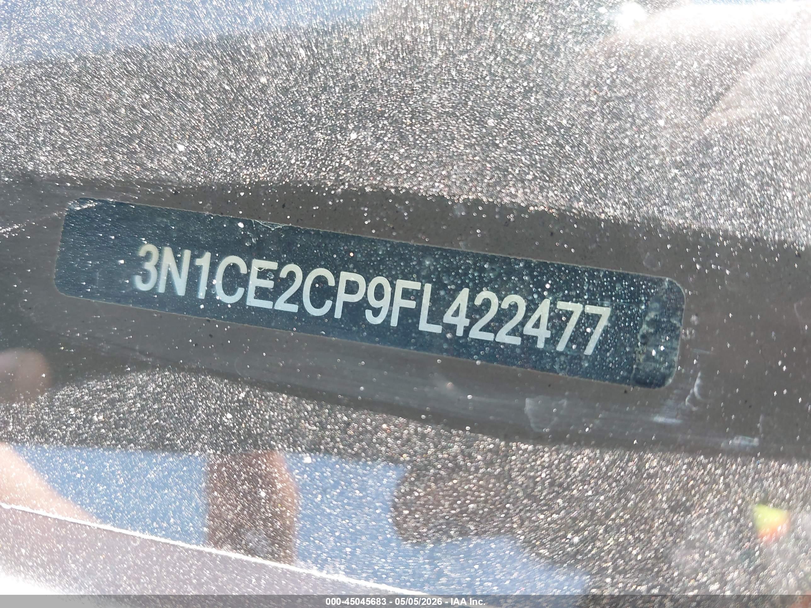 NISSAN VERSA image 9