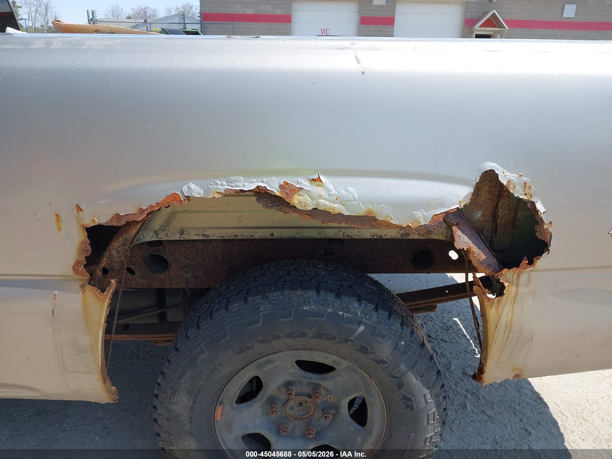 CHEVROLET SILVERADO image 6