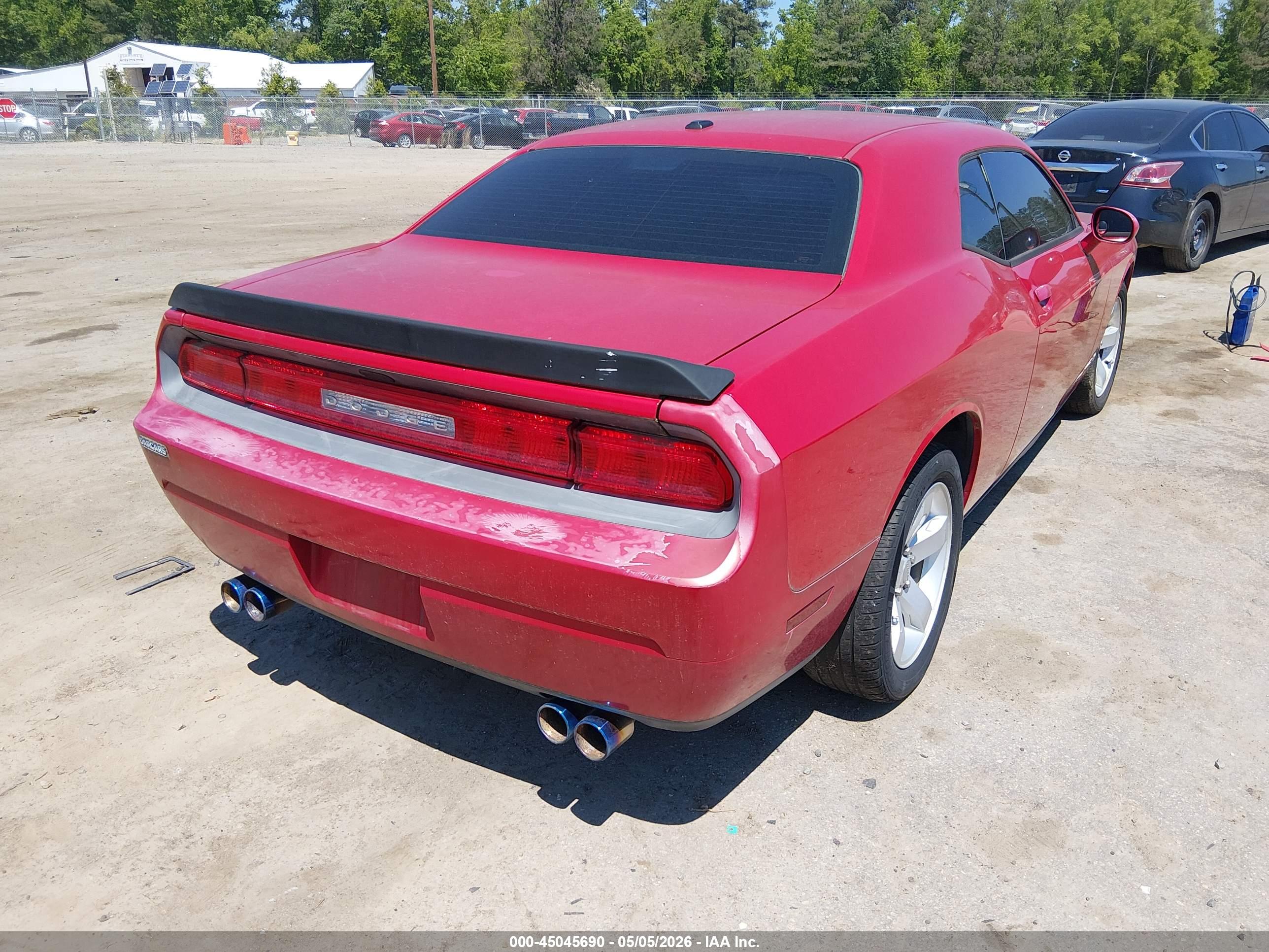 DODGE CHALLENGER image 4
