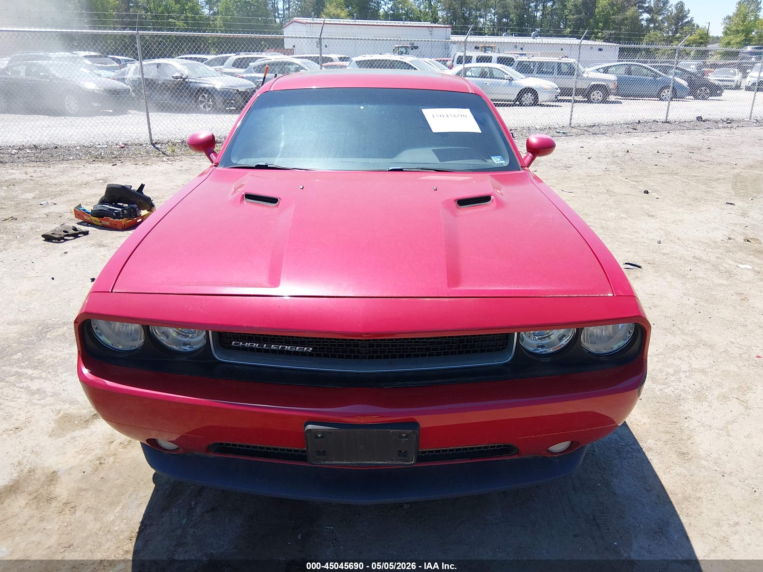 DODGE CHALLENGER image 6