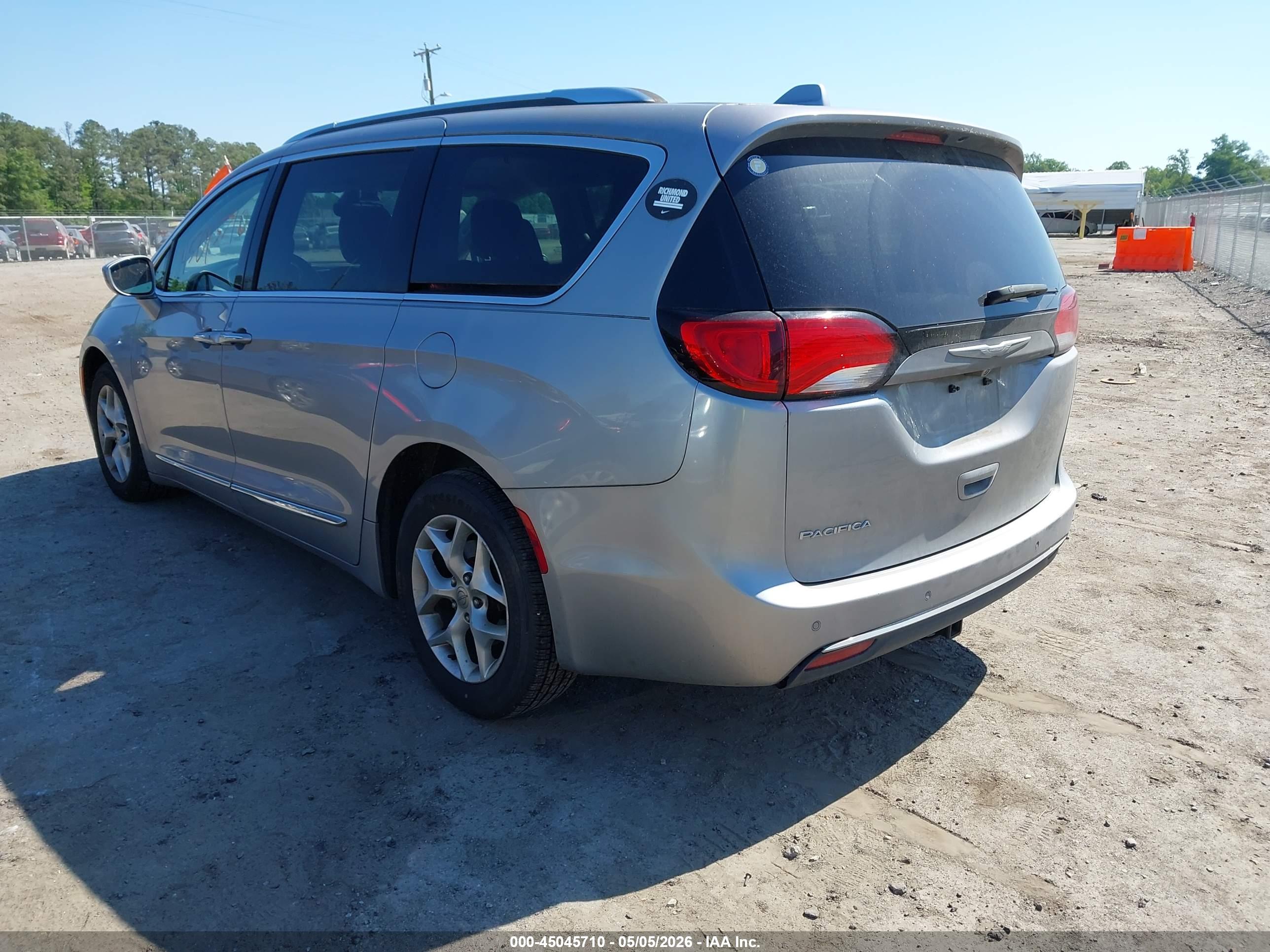 CHRYSLER PACIFICA image 3