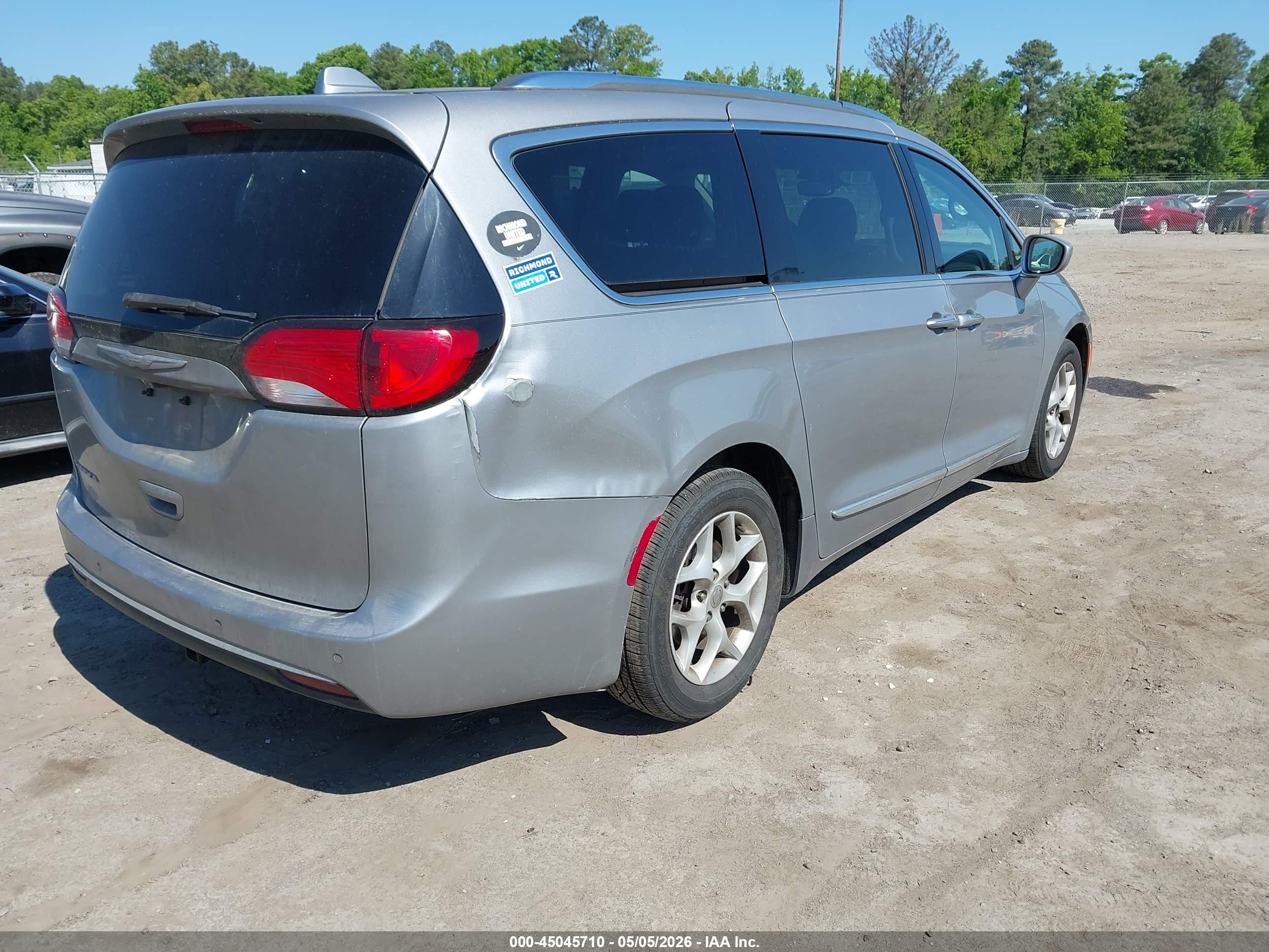 CHRYSLER PACIFICA image 4