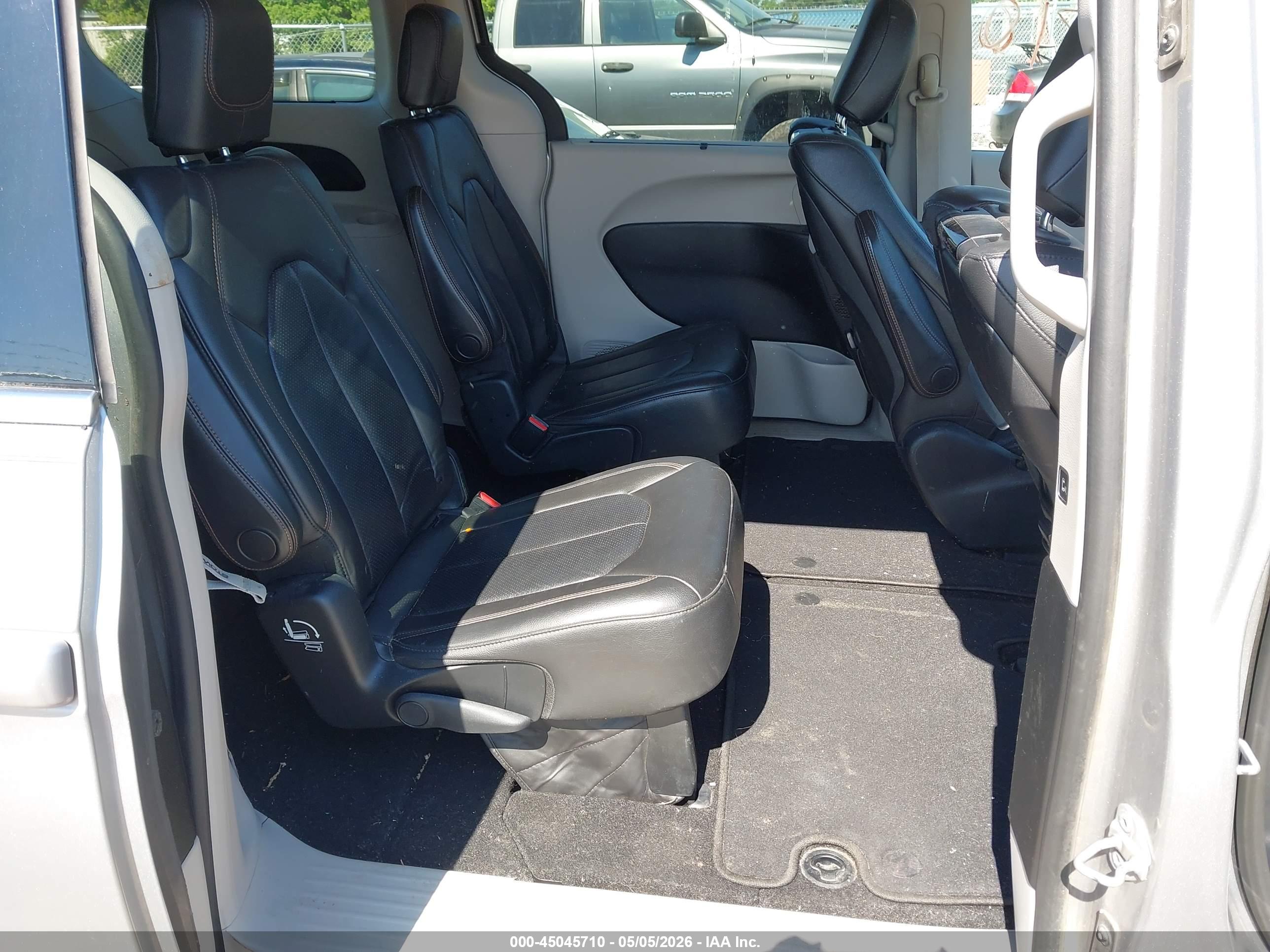 CHRYSLER PACIFICA image 8