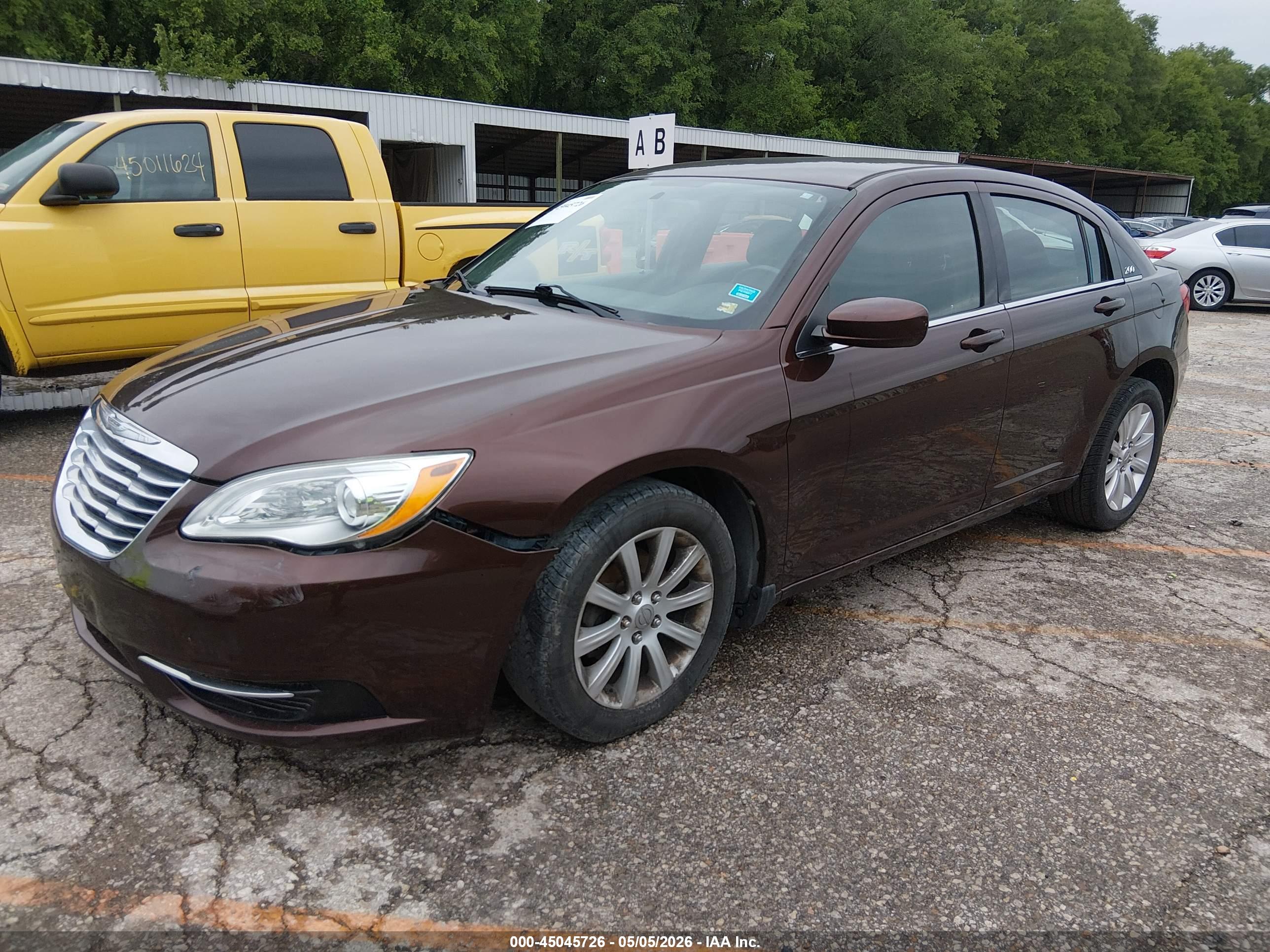 CHRYSLER 200 image 2