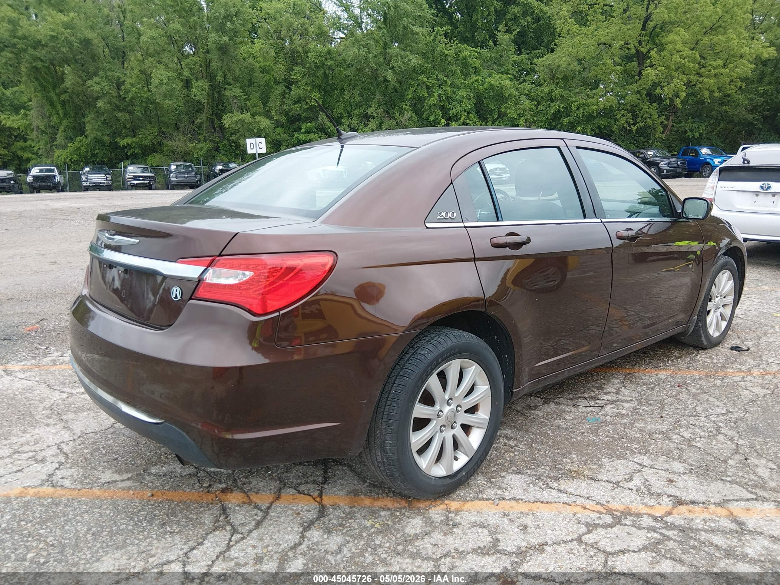 CHRYSLER 200 image 4