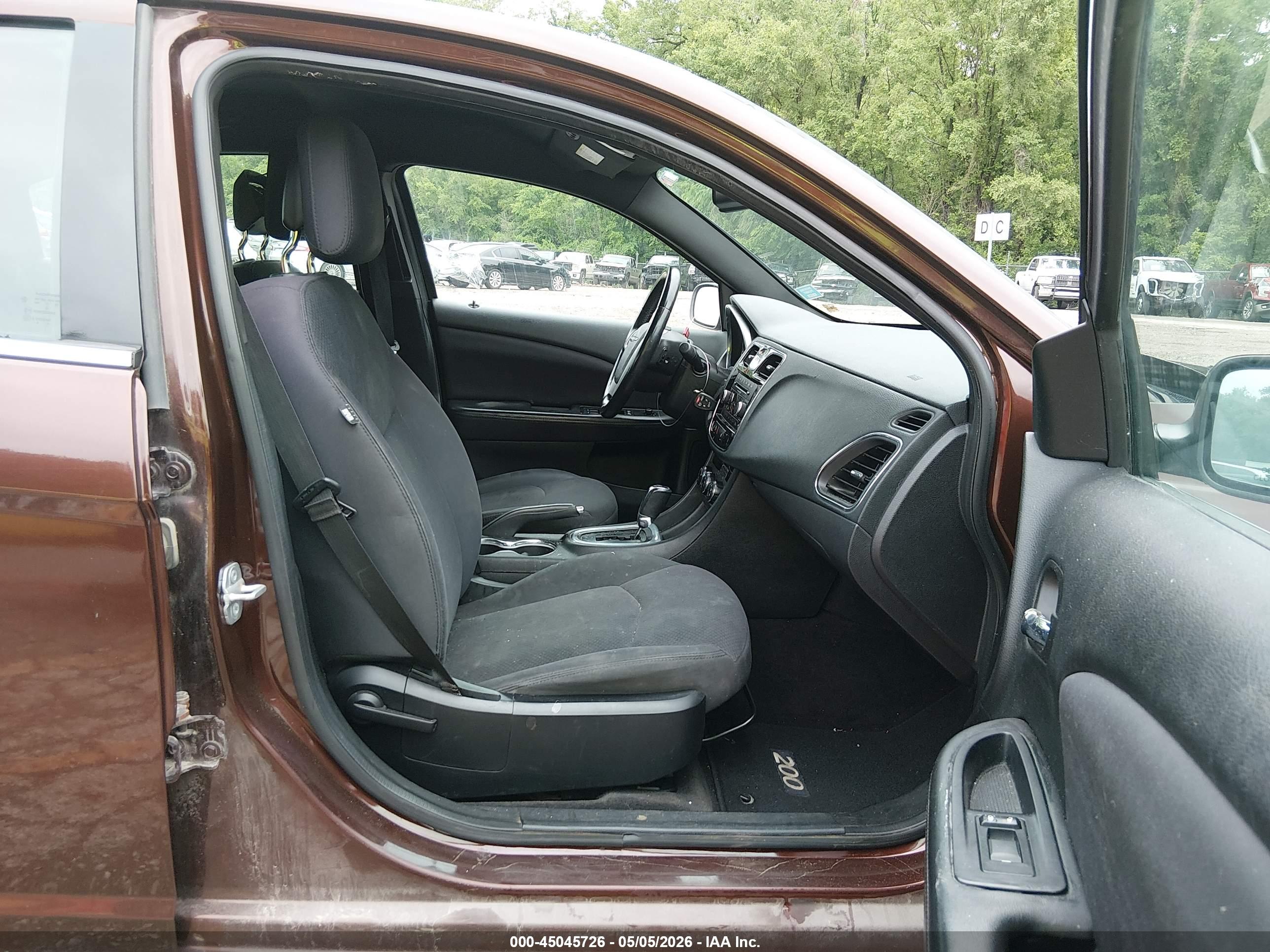CHRYSLER 200 image 5
